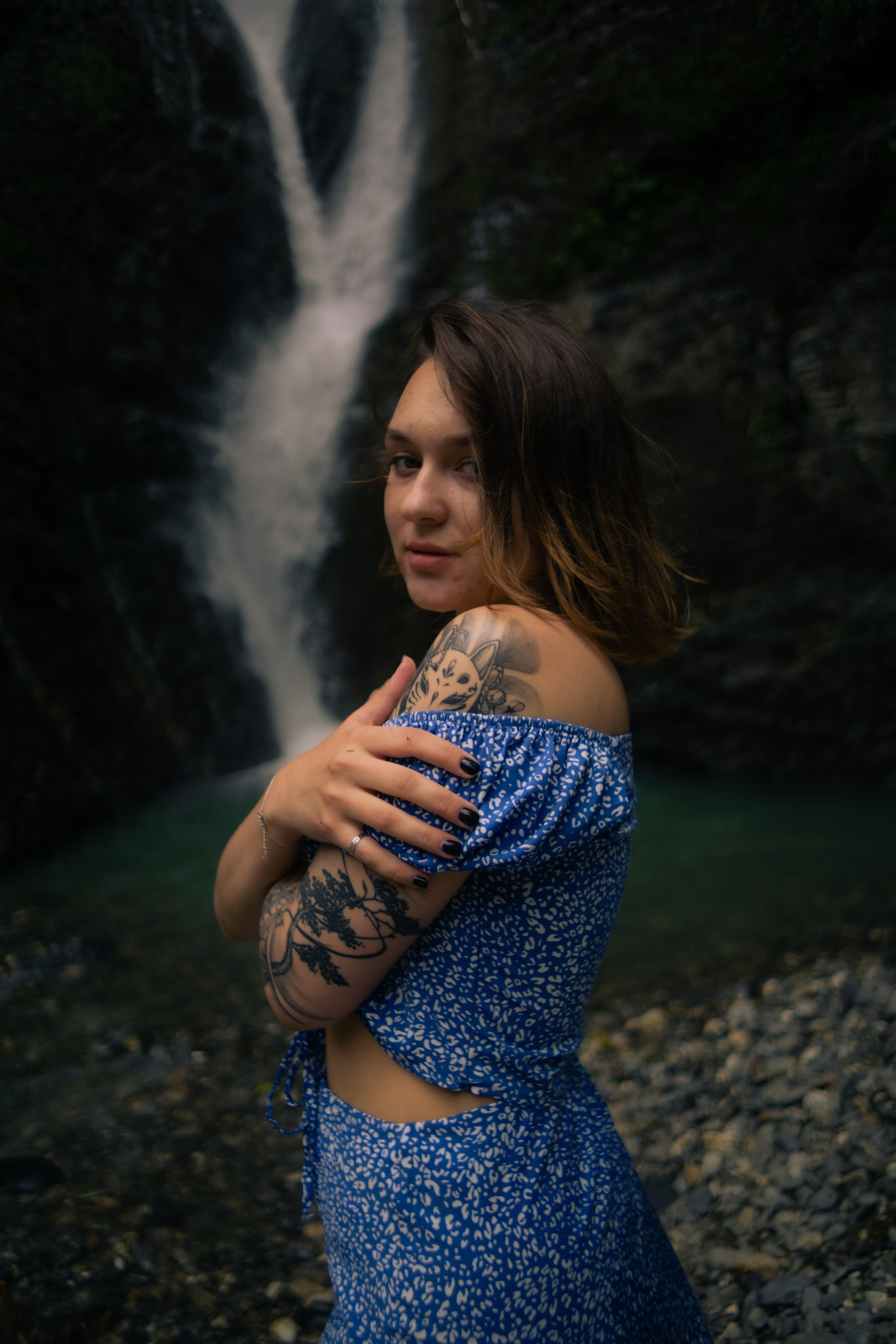 Алина на водопаде. Главная