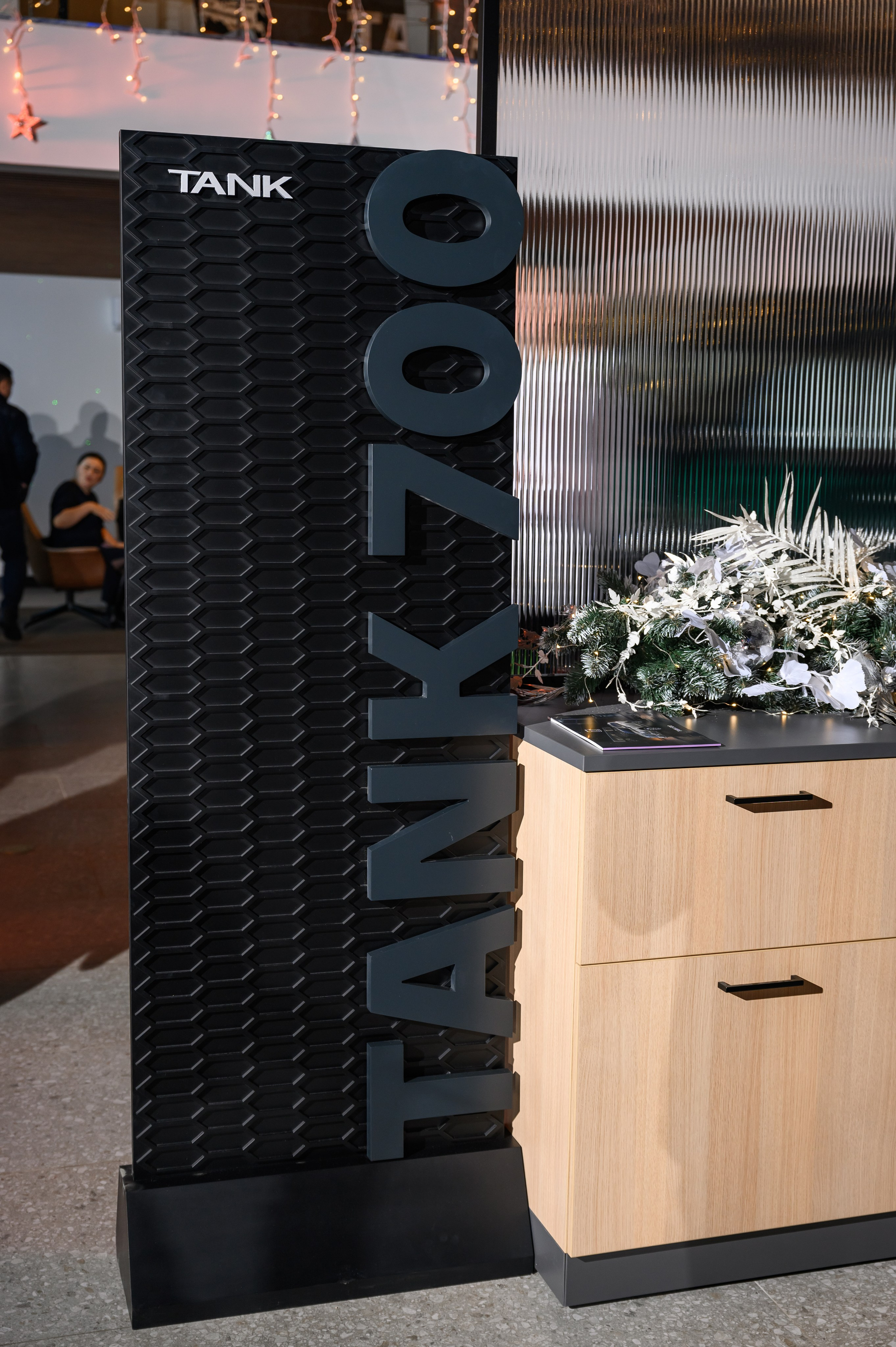 Автосалон Танк. Свадебный фотограф Москва Юрий Кульман