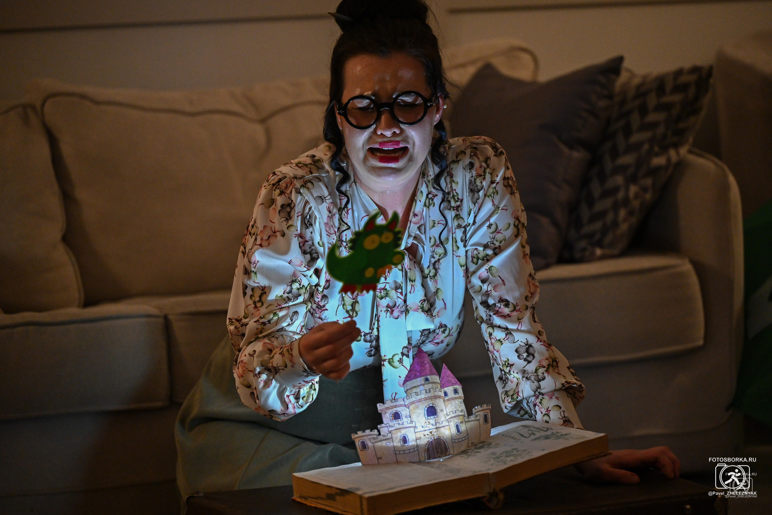 Маленький театр «УЖиК». Спектакль «Волшебная библиотека». ФОТОСБОРКА