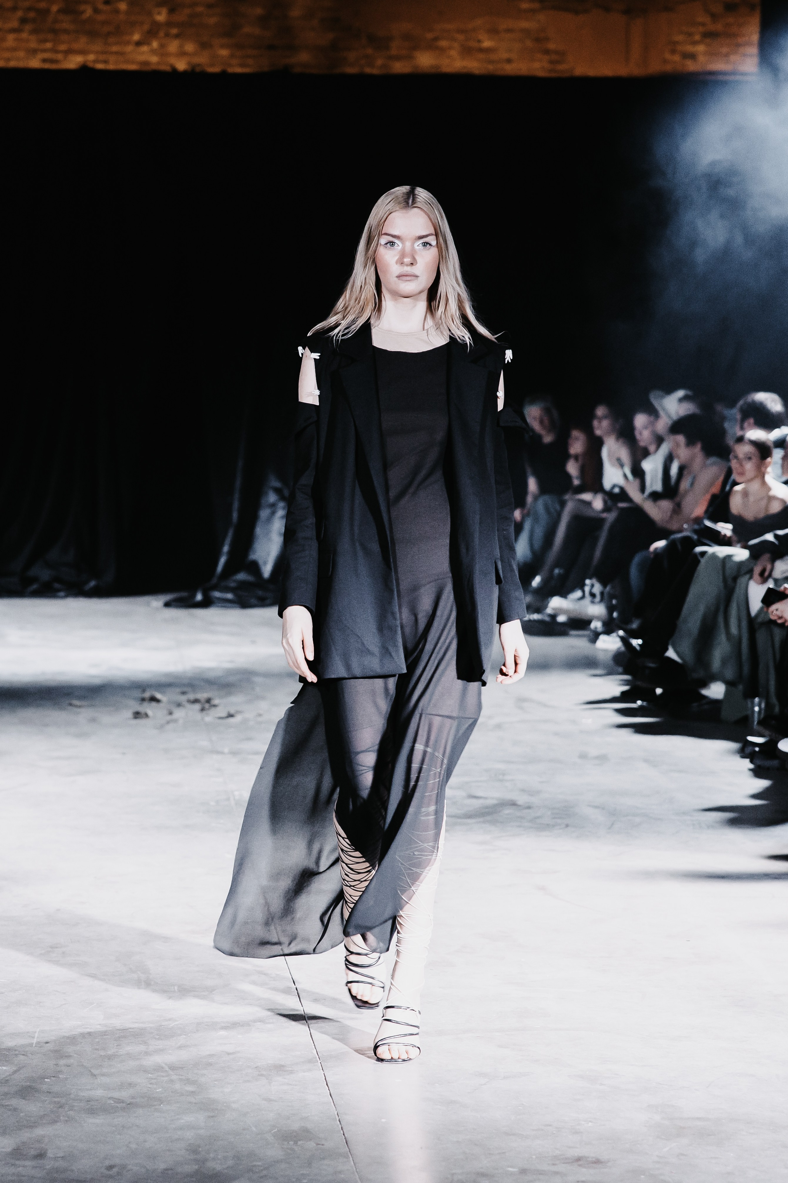 AUXI catwalk андеграунд показ-перфоманс. Фотограф в Санкт-Петербурге Вагнер Юлия