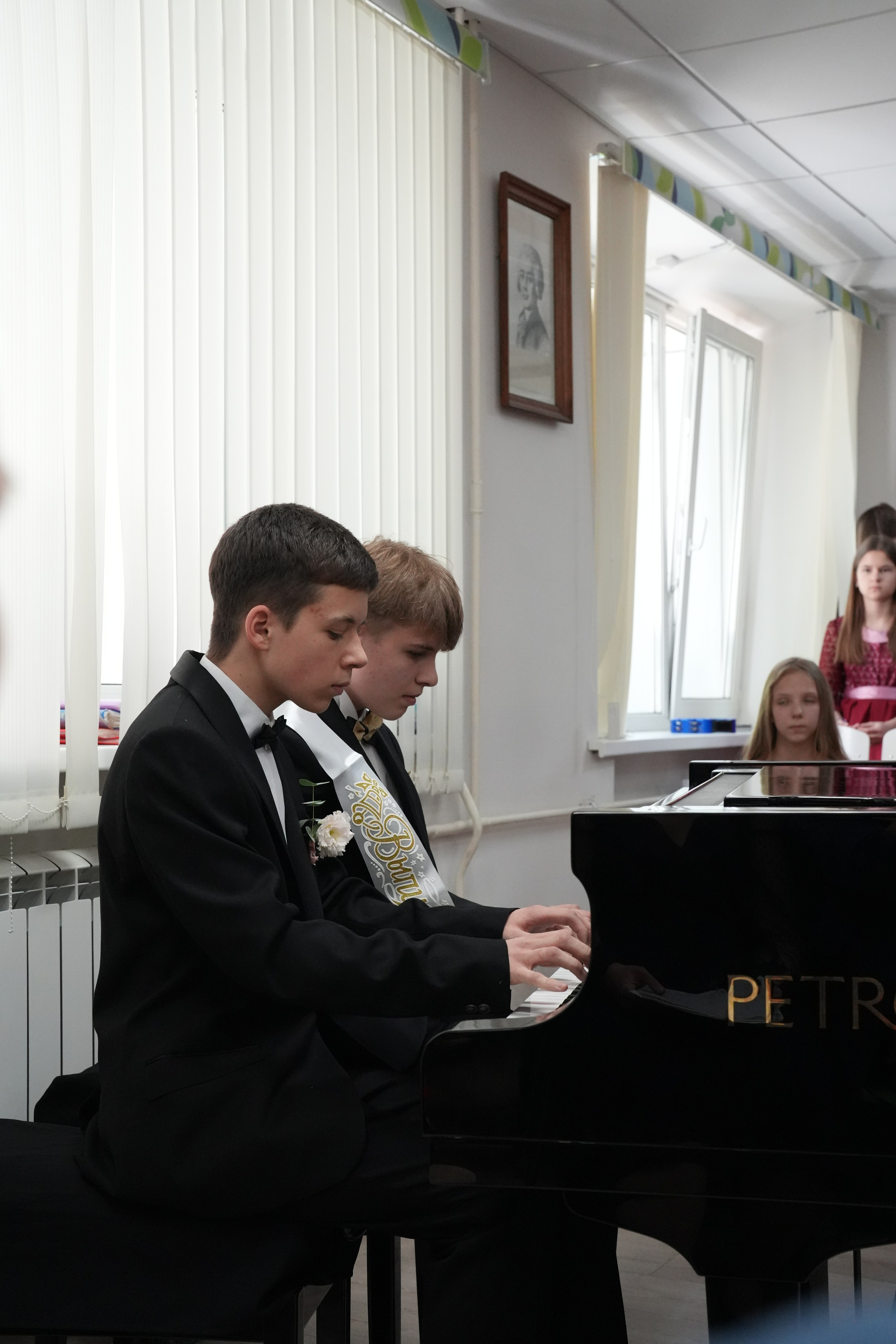 Выпускной в музыкально-хоровой школе г. Москвы № 106. Семейный и детский фотограф в Москве Оксана Чибизова