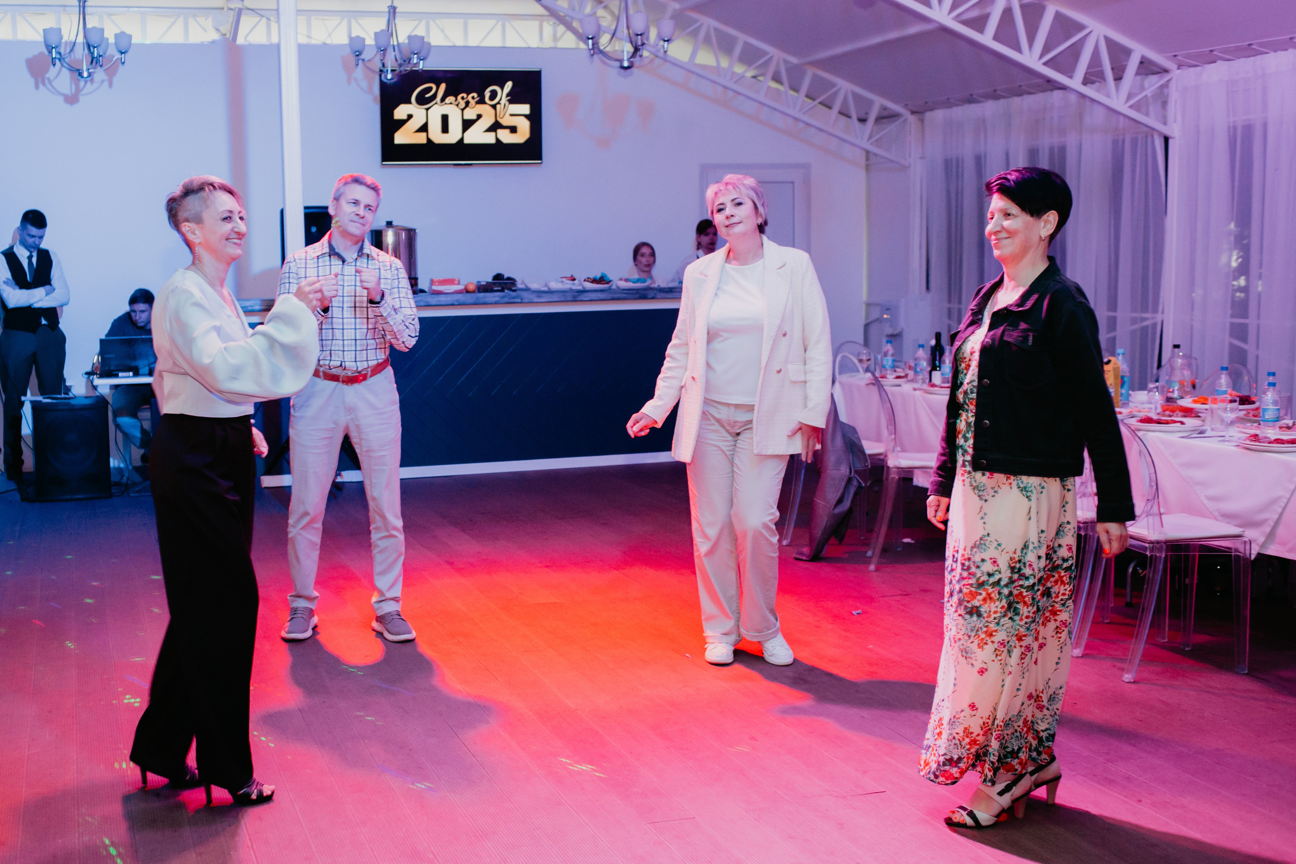 Выпускной 2025 (41 школа) 11 класс. Фотограф в Челябинске Ополихина Анна