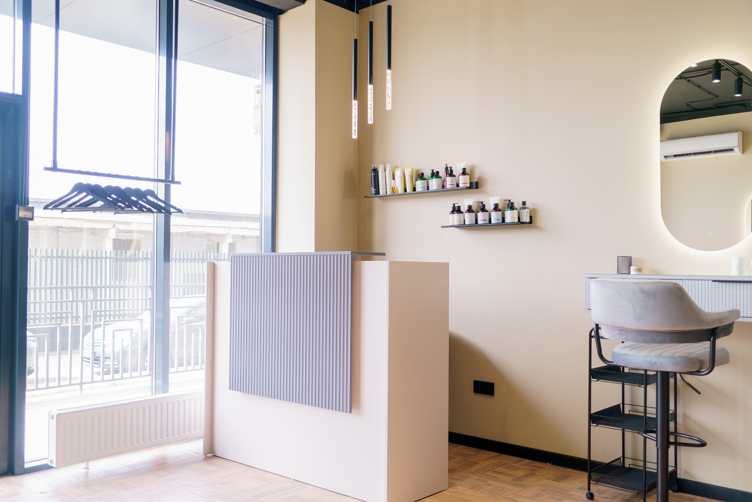 Профессиональная интерьерная фото и видео съемка студий красоты Яркая интерьерная фотосъемка для бьюти-коворкинга и студий. Шедевры для Вас! Фотограф и Видеограф в Краснодаре Пахиев Руслан