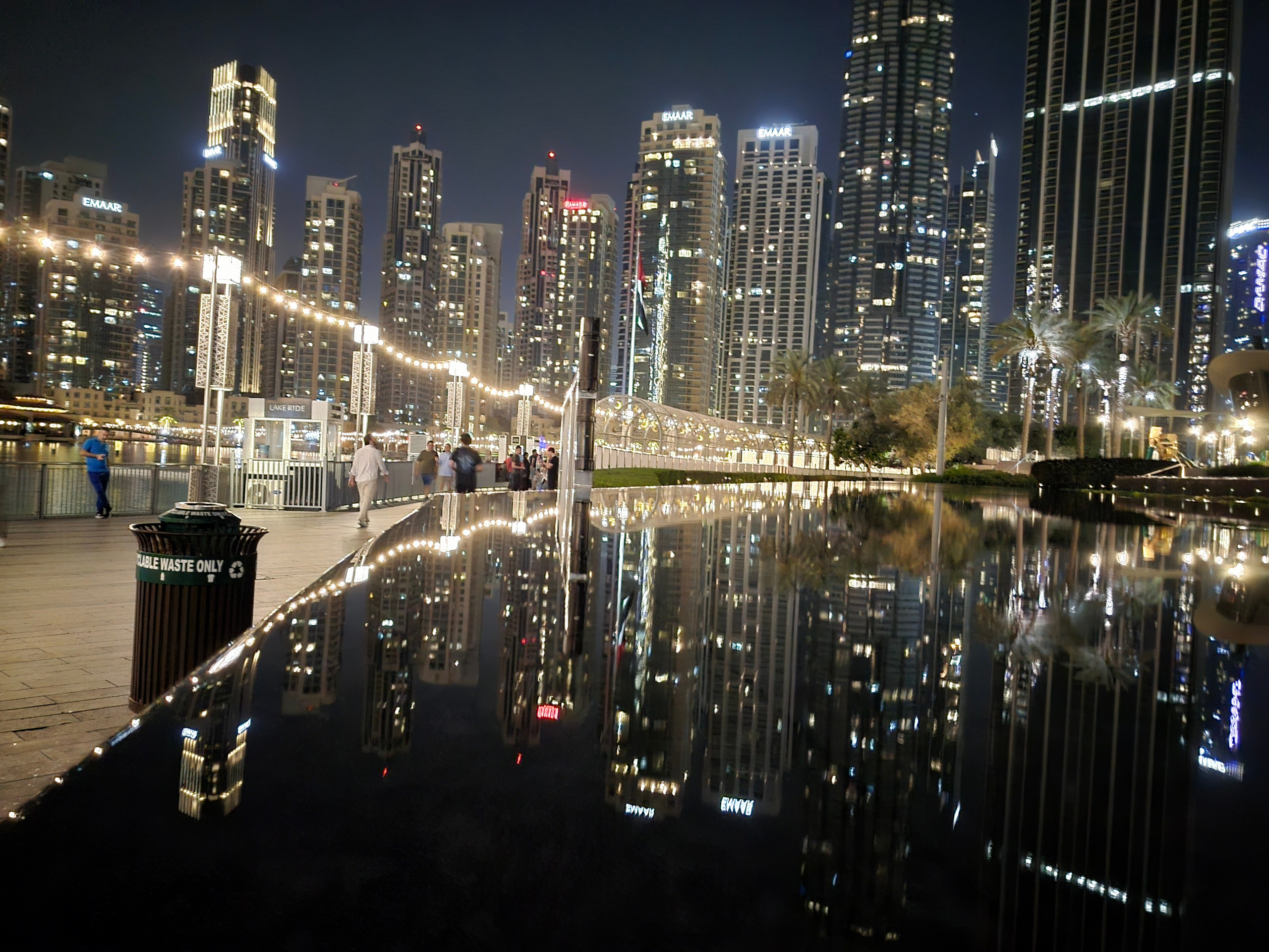 Море фонтанов, прудиков и водопадов