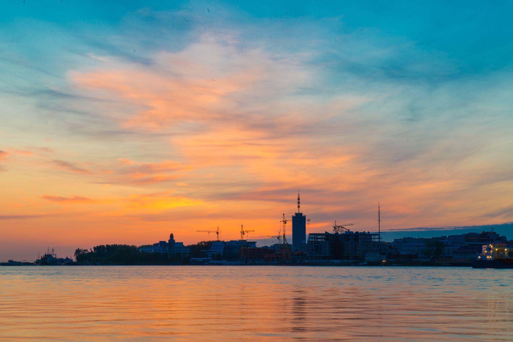 Архангельск на закате солнца