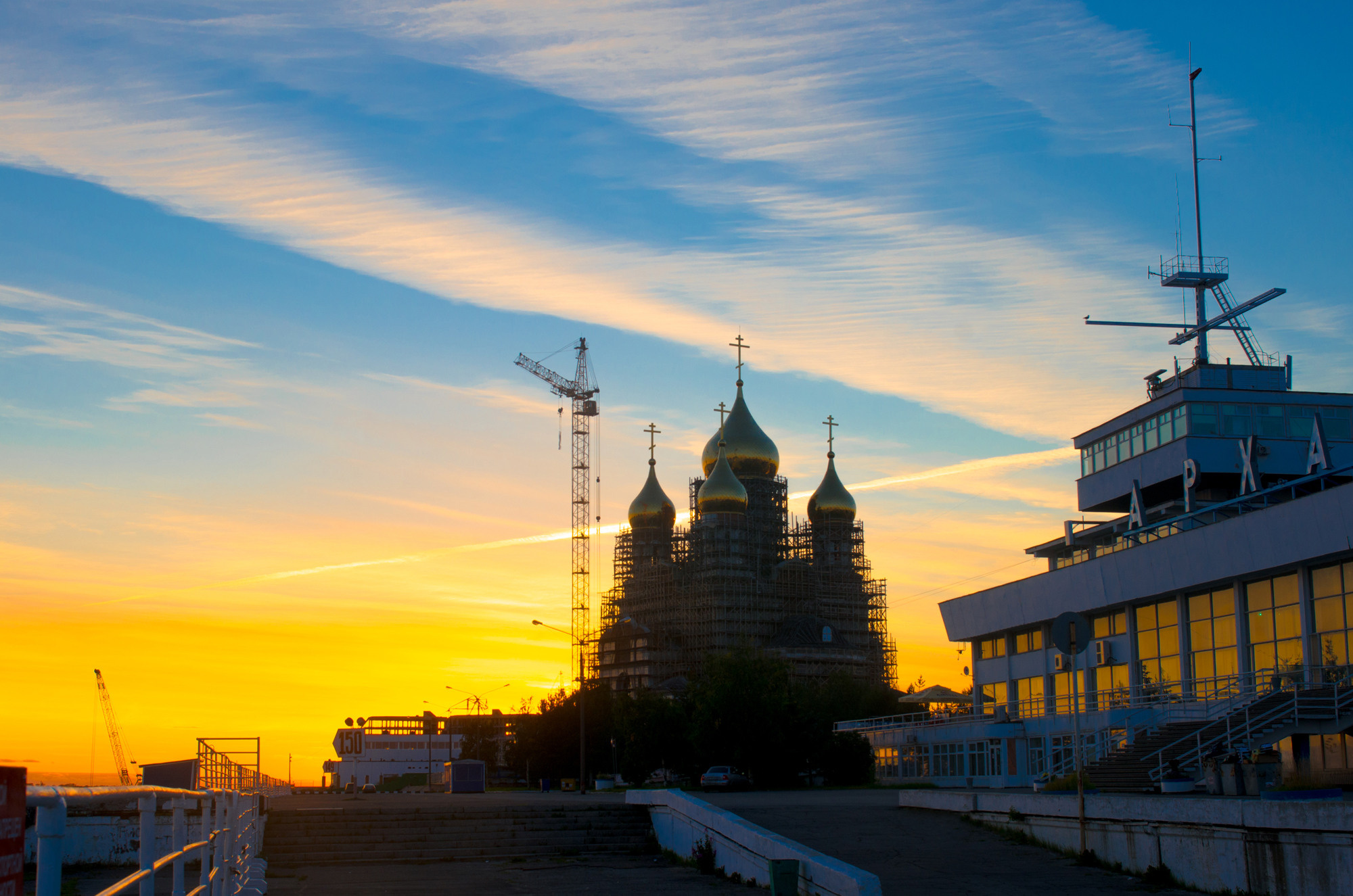 Архангельск на закате солнца