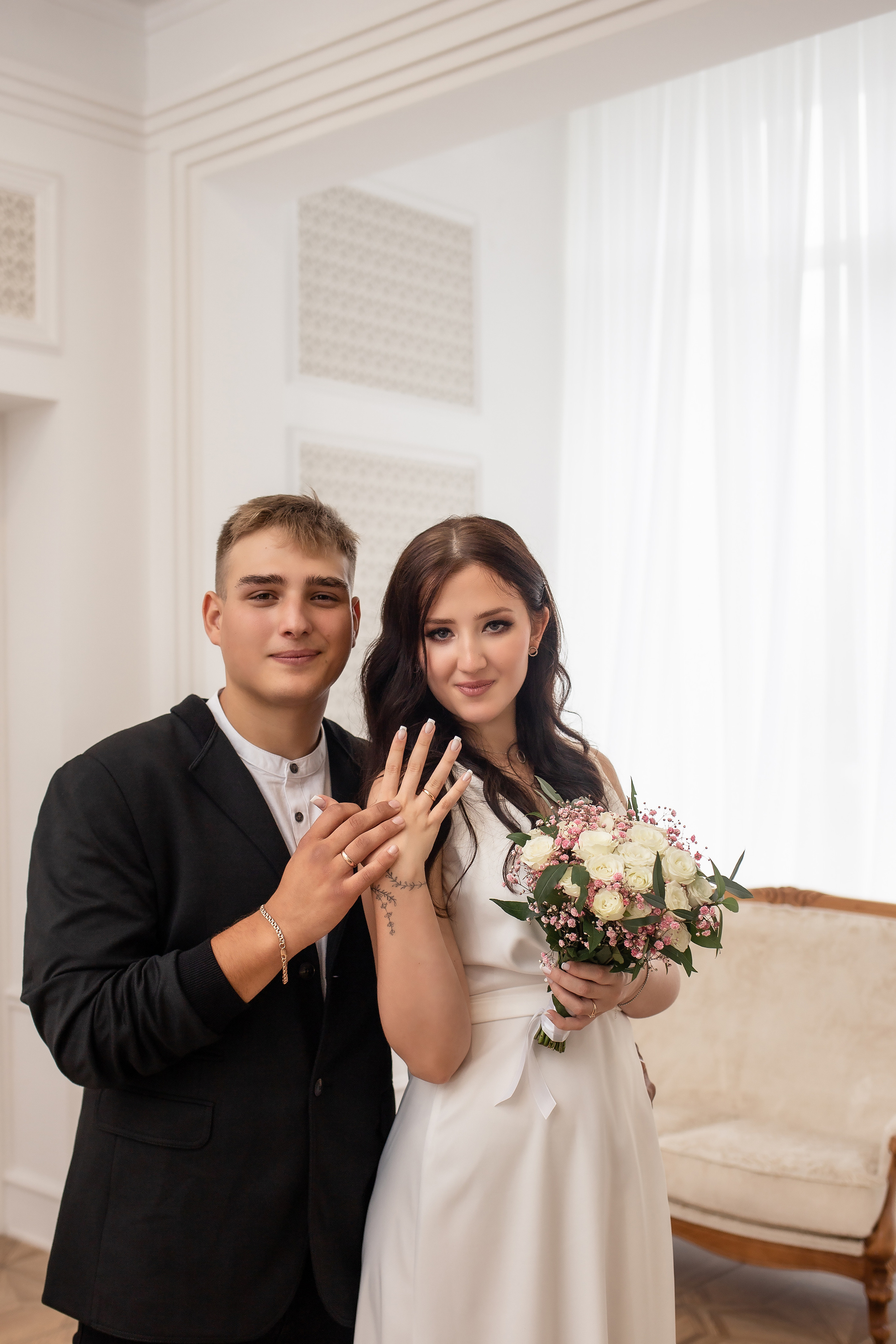 Эвелина и Георгий. В загсе. Фотограф в Калининграде Решетникова Алина