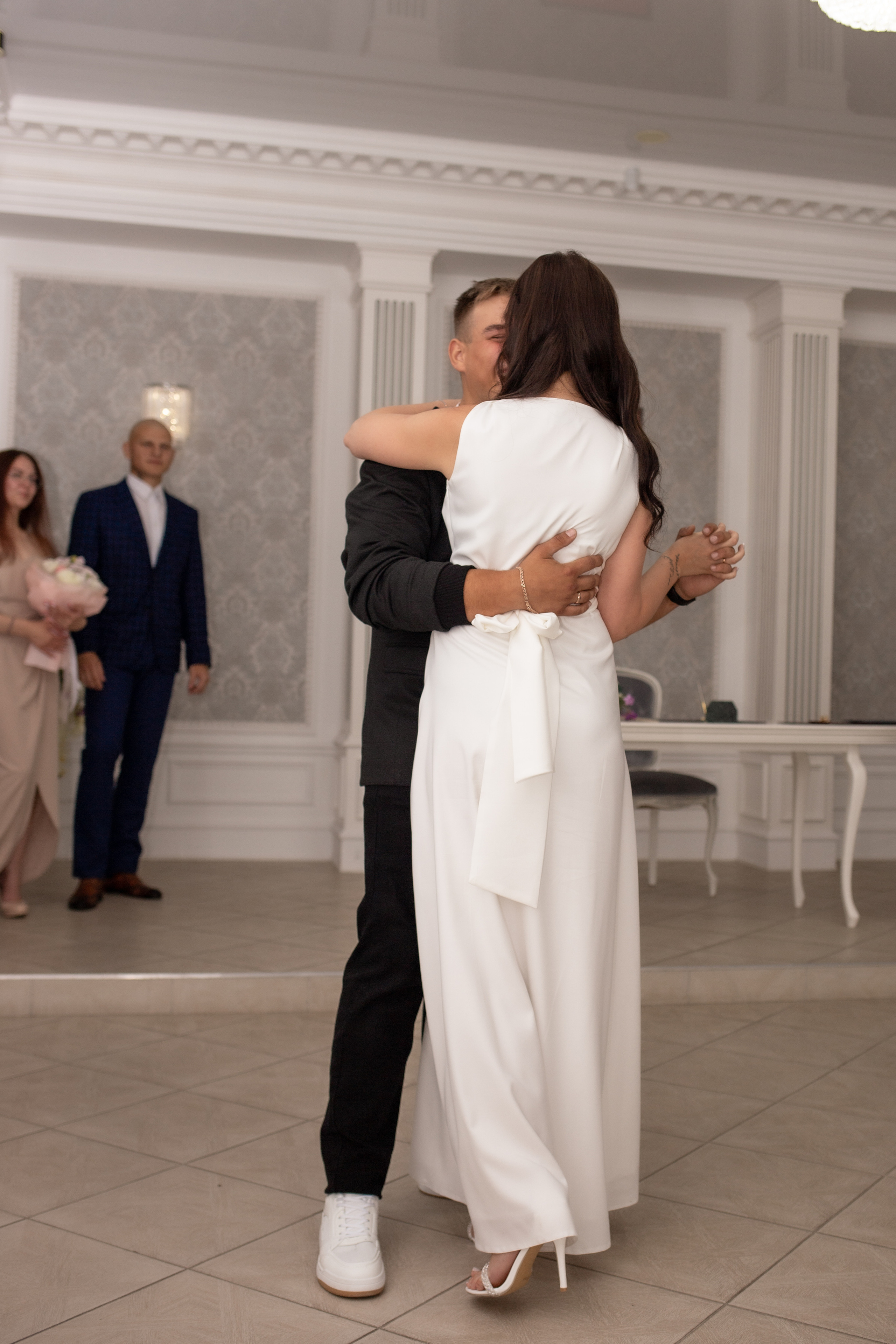 Эвелина и Георгий. В загсе. Фотограф в Калининграде Решетникова Алина