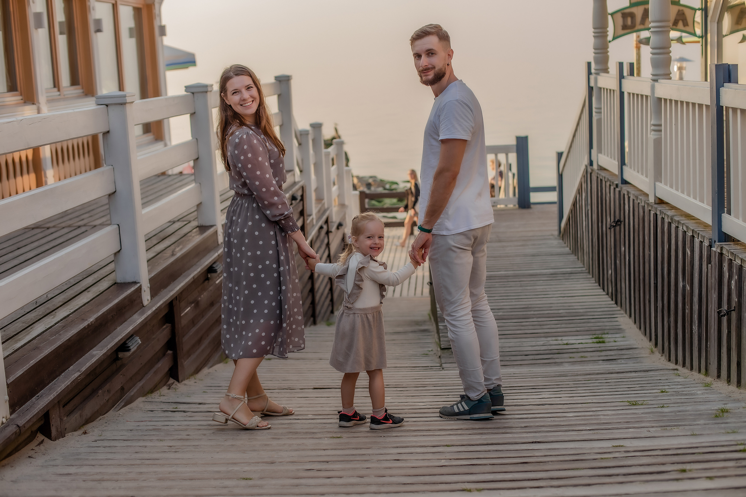 Вера, Дима и Лилия. Закат в Зеленоградске. Фотограф в Калининграде Решетникова Алина