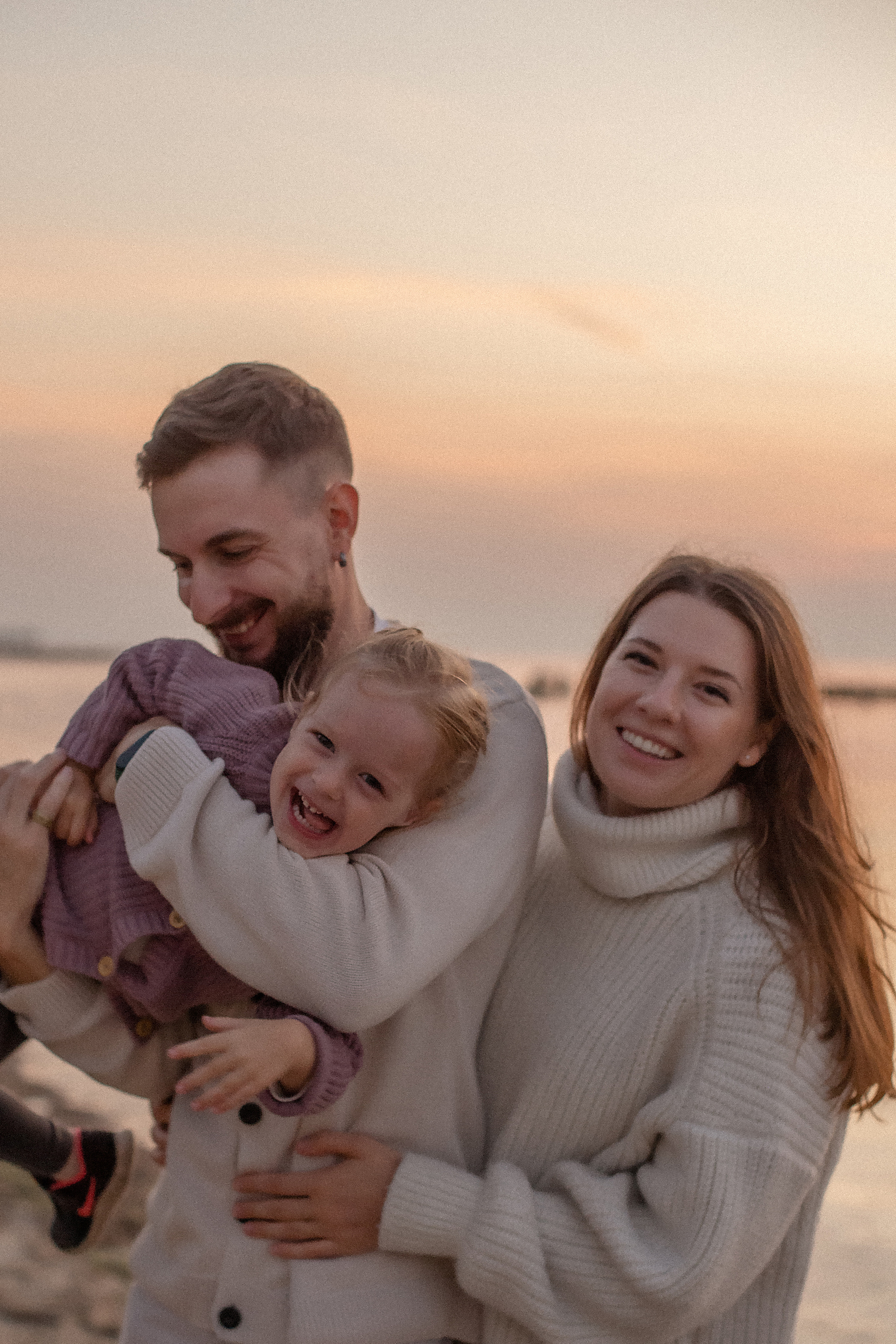 Вера, Дима и Лилия. Закат в Зеленоградске. Фотограф в Калининграде Решетникова Алина