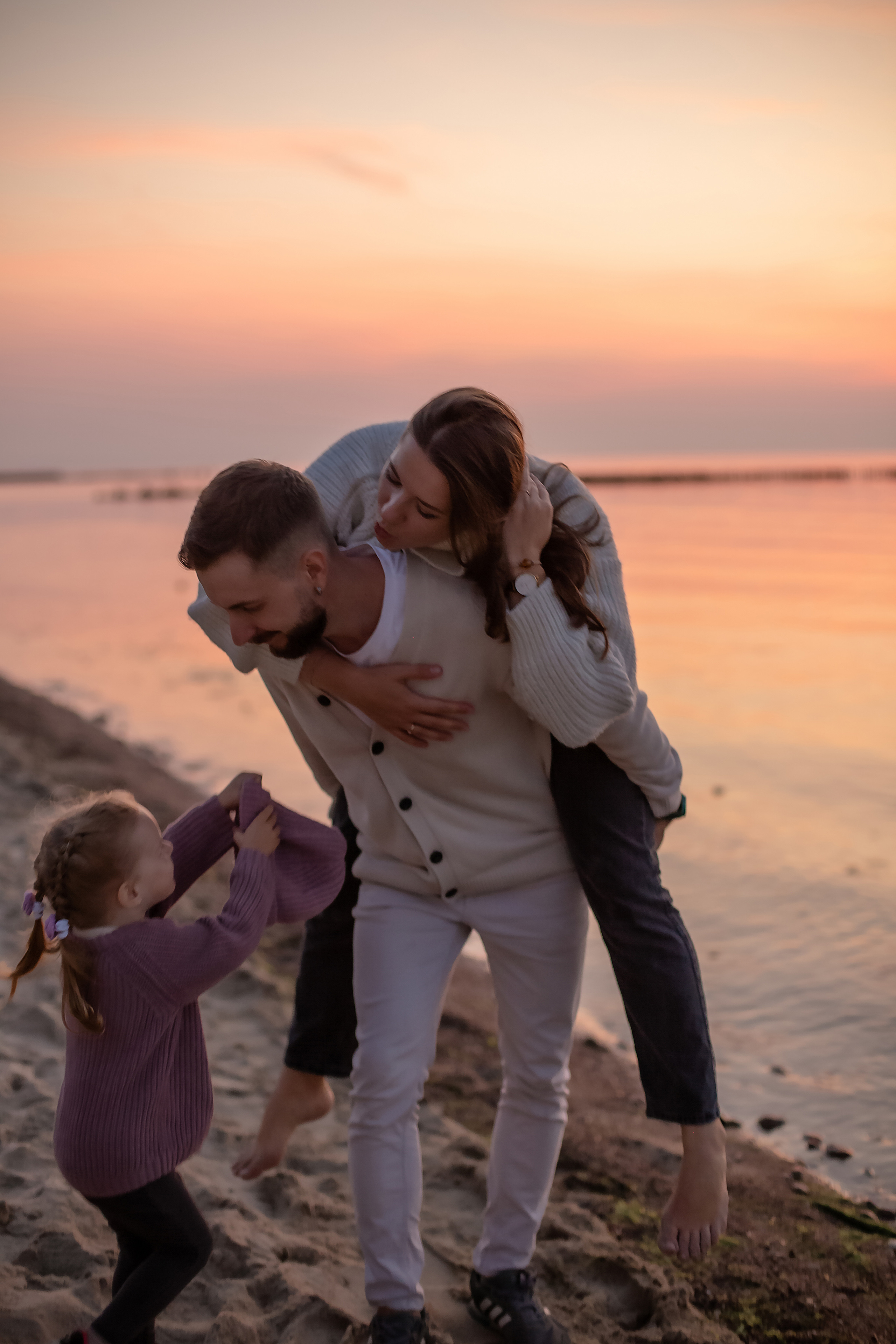 Вера, Дима и Лилия. Закат в Зеленоградске. Фотограф в Калининграде Решетникова Алина