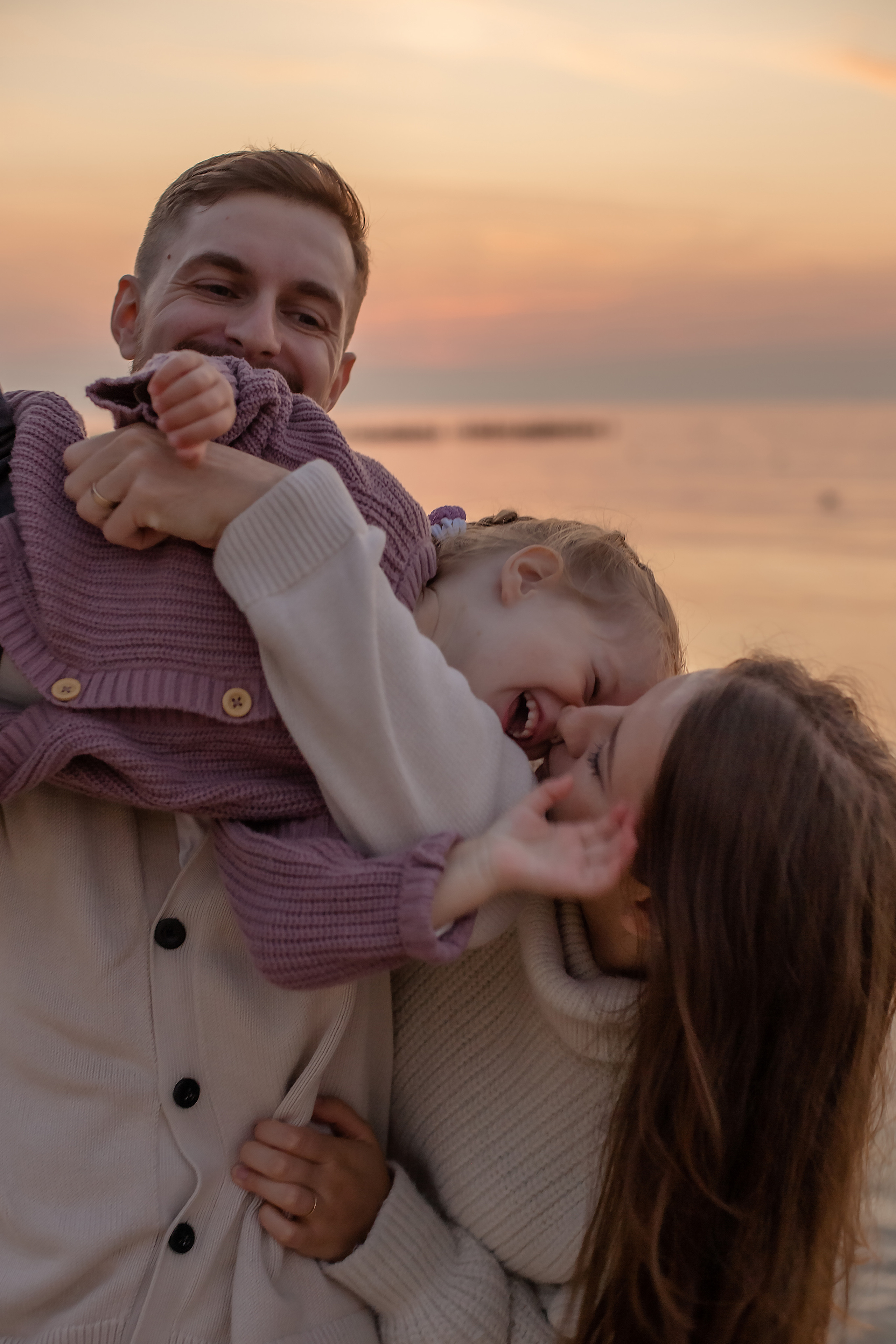 Вера, Дима и Лилия. Закат в Зеленоградске. Фотограф в Калининграде Решетникова Алина