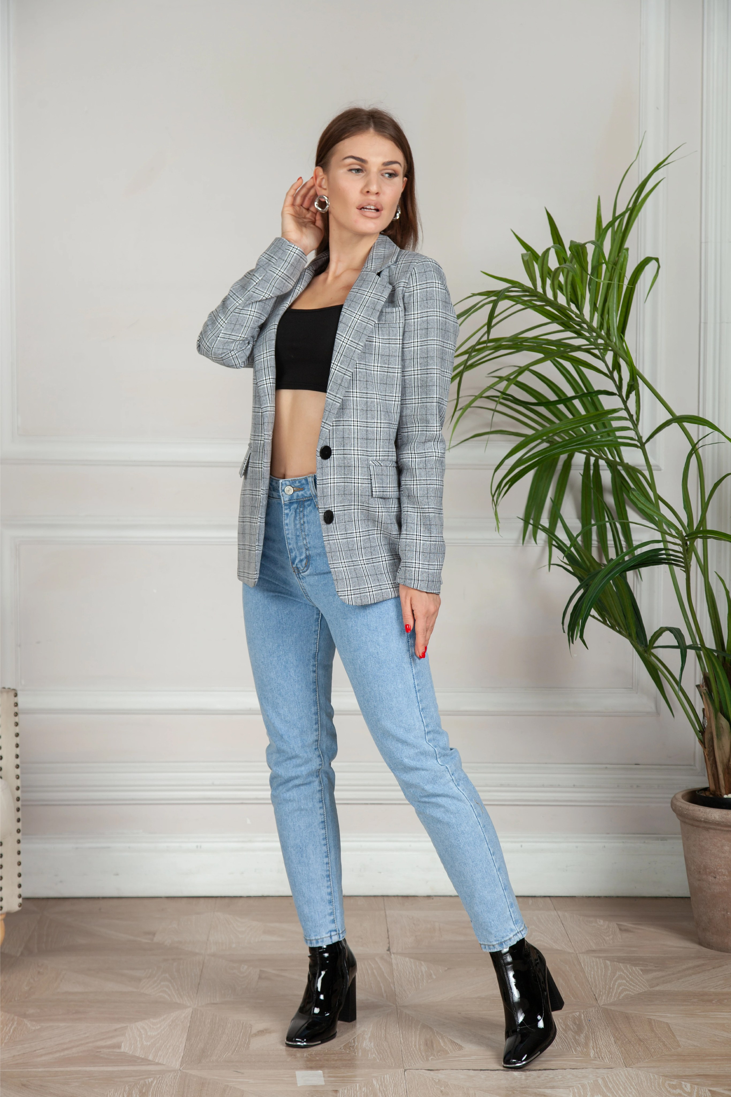 Одежда. Видеосъемка и фотосъемка свадеб. Фотограф и оператор на свадьбу. Видеосъемка подкастов, собственная видео-фотостудии. Предметная фотосъемка