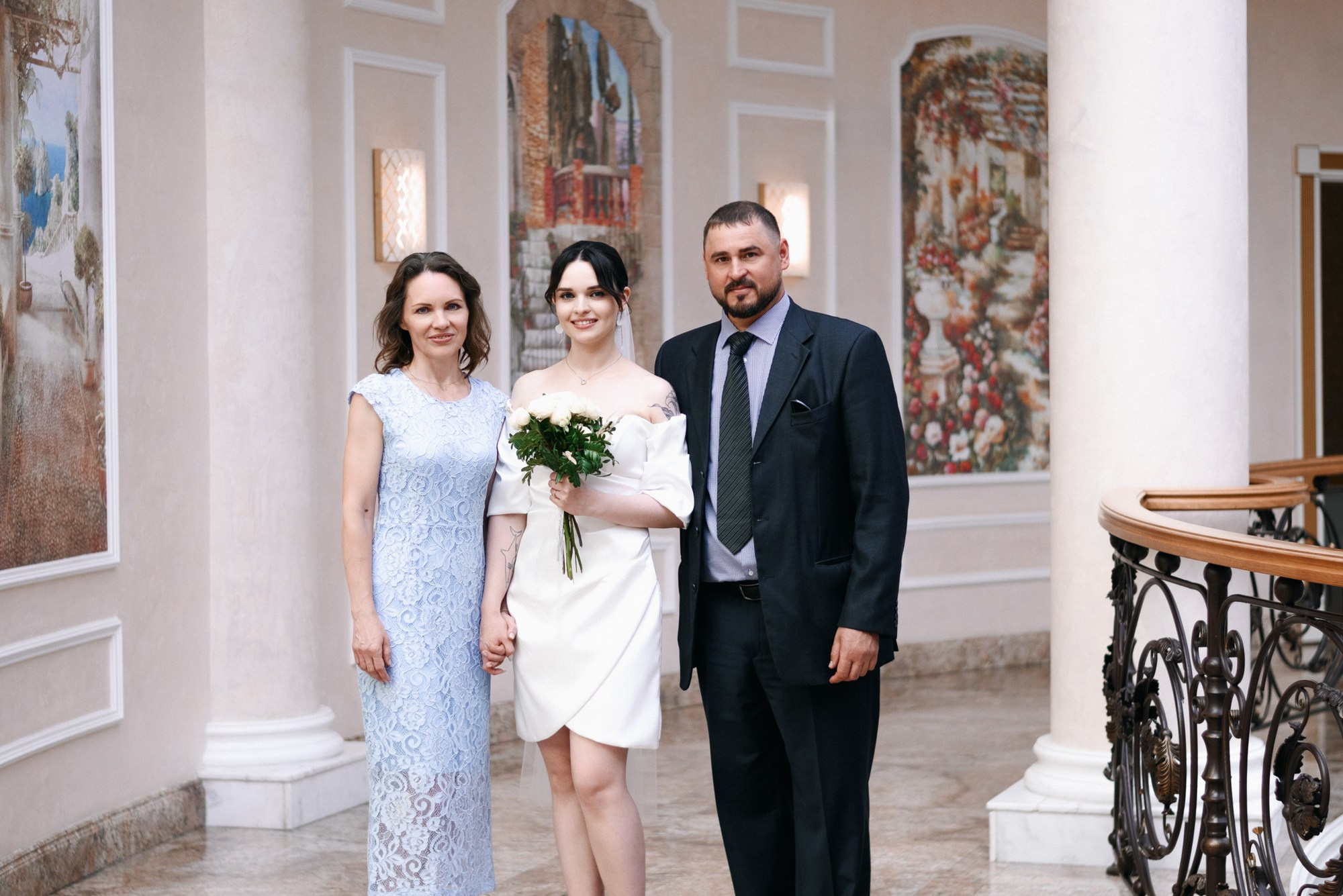 Свадебный фотограф Тюмень — Роман и Ксения: фотосессия с гостями и прогулка в парке. Портретный фотограф Тюмень Дарья Мустафина