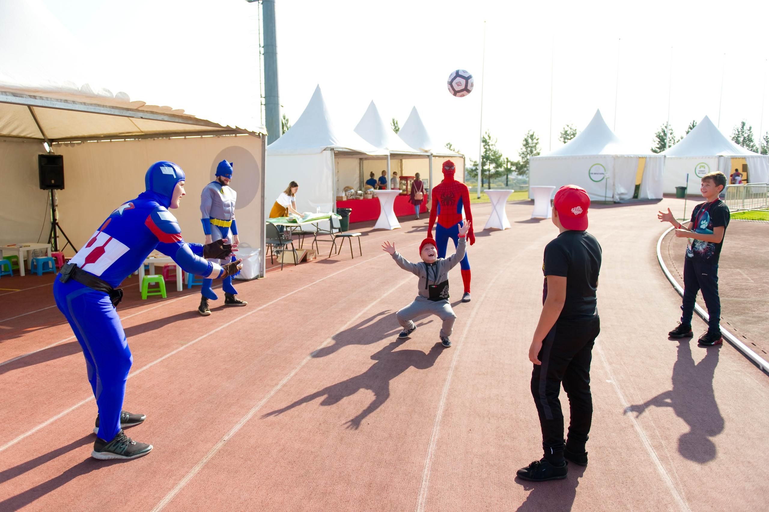 Турбофутбол (корпоративное соревнование «Пятерочки»). Репортажный фотограф и видеограф Слава Думчев. Тимбилдинги, отчетники, корпоративы