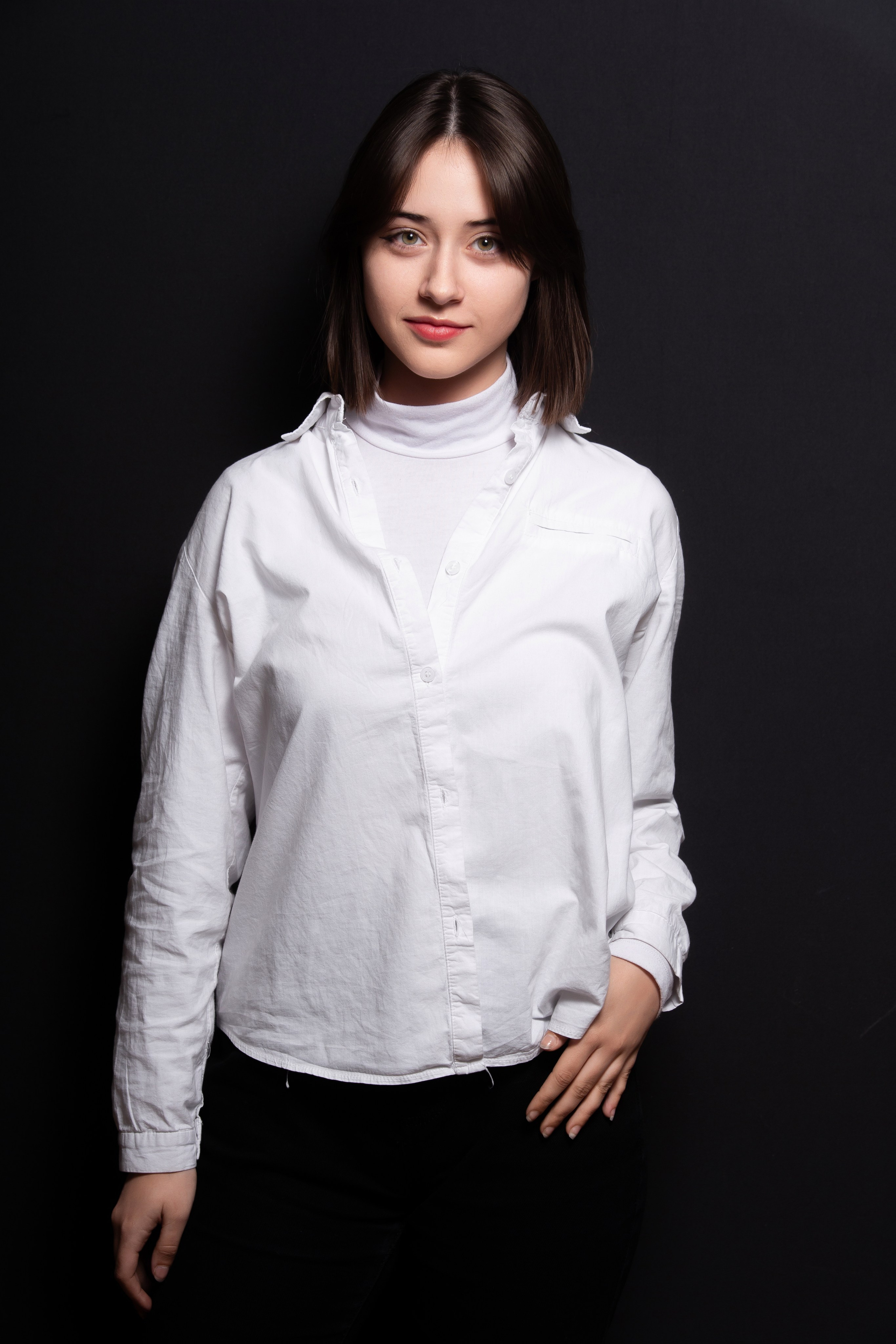 Портретная фотосессия для учеников 9 класса на чёрном фоне | Школьный фотограф Николай Богатырёв | Твой альбом / Твои правила. ТВОЙ АЛЬБОМ / ТВОИ ПРАВИЛА