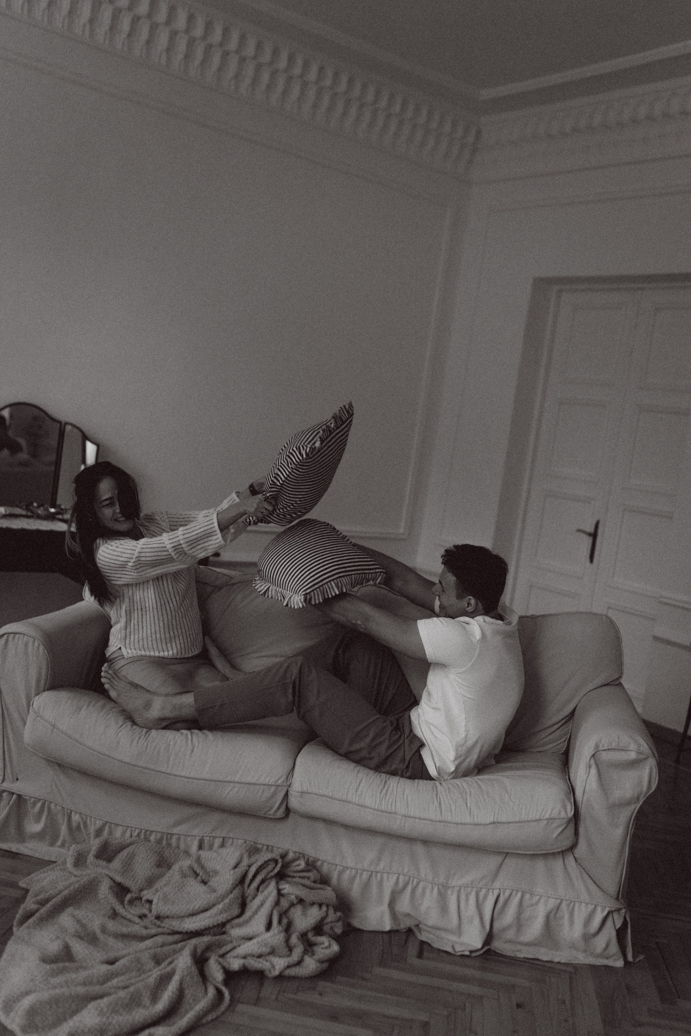 Morning pillow fight. Фотограф в Алматы Анастасия Новоселова