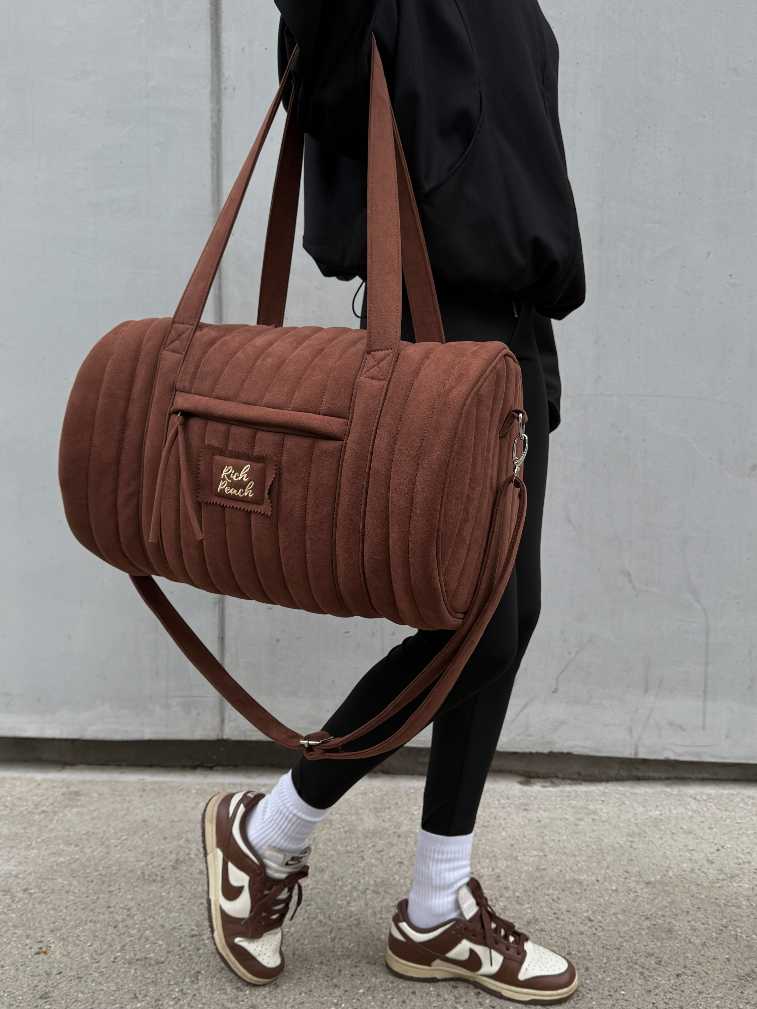 Rich peach. Фотограф для брендов и индивидуальных фотосессий в Москве