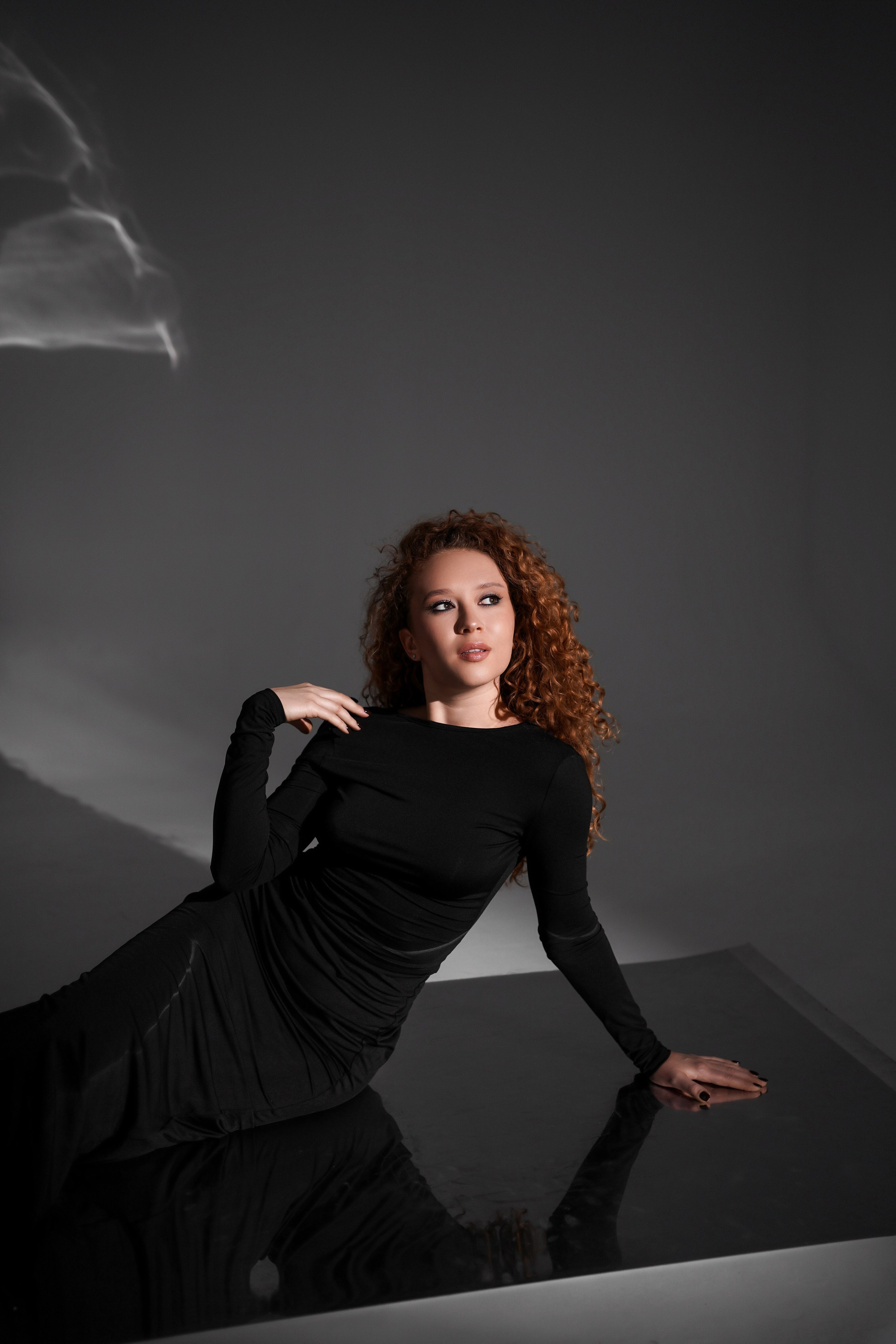 Фотосессия на циклораме с зеркалом. Свадебный фотограф в Ростове-на-Дону. Таинство Крещения и Венчания, семейные фотосессии. Алёна Чёботова