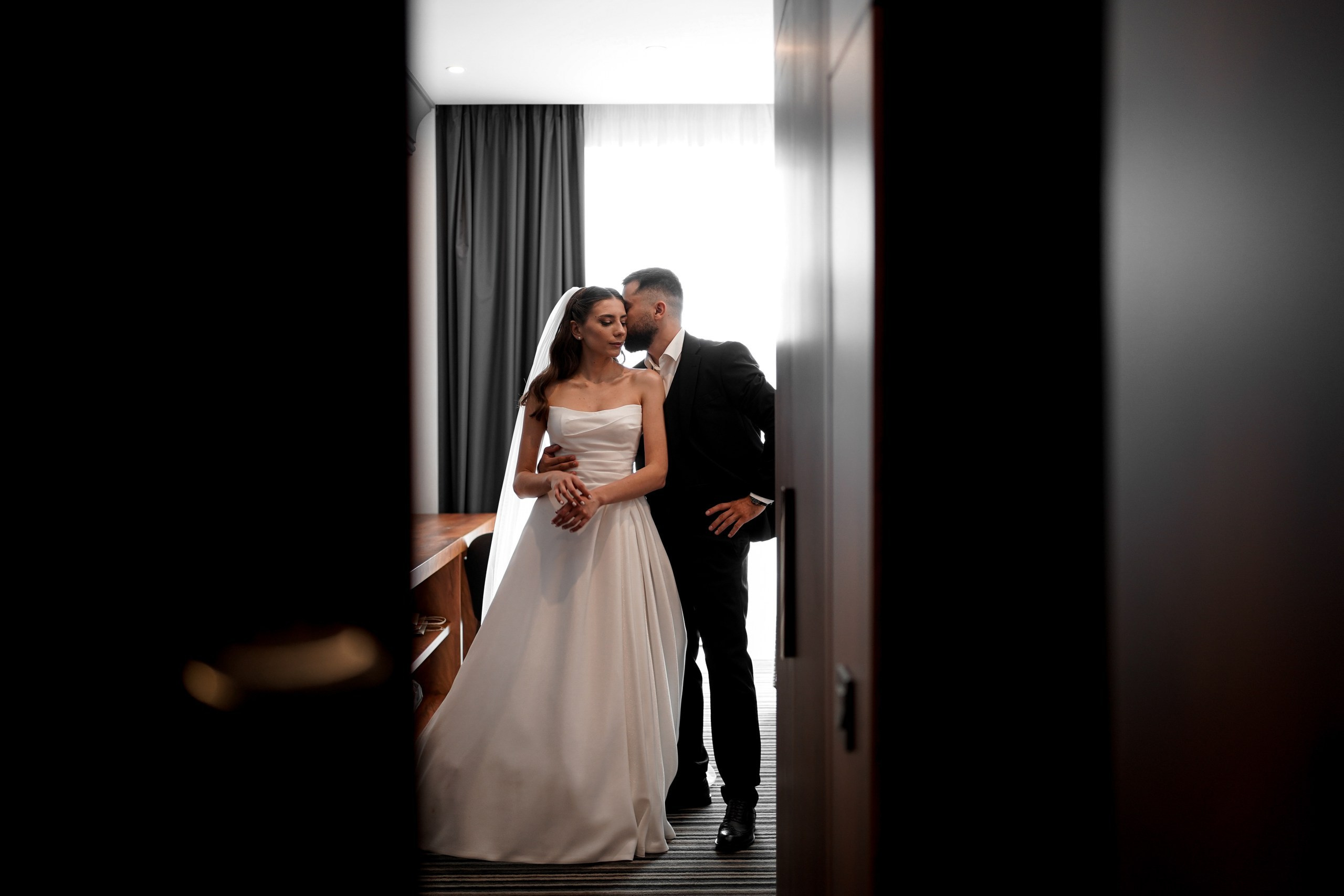 Виктория и Тарон в отеле Арка. Свадебный фотограф Ростов-на-Дону. Свадебный фотограф в Ростове-на-Дону. Таинство Крещения и Венчания, семейные фотосессии. Алёна Чёботова