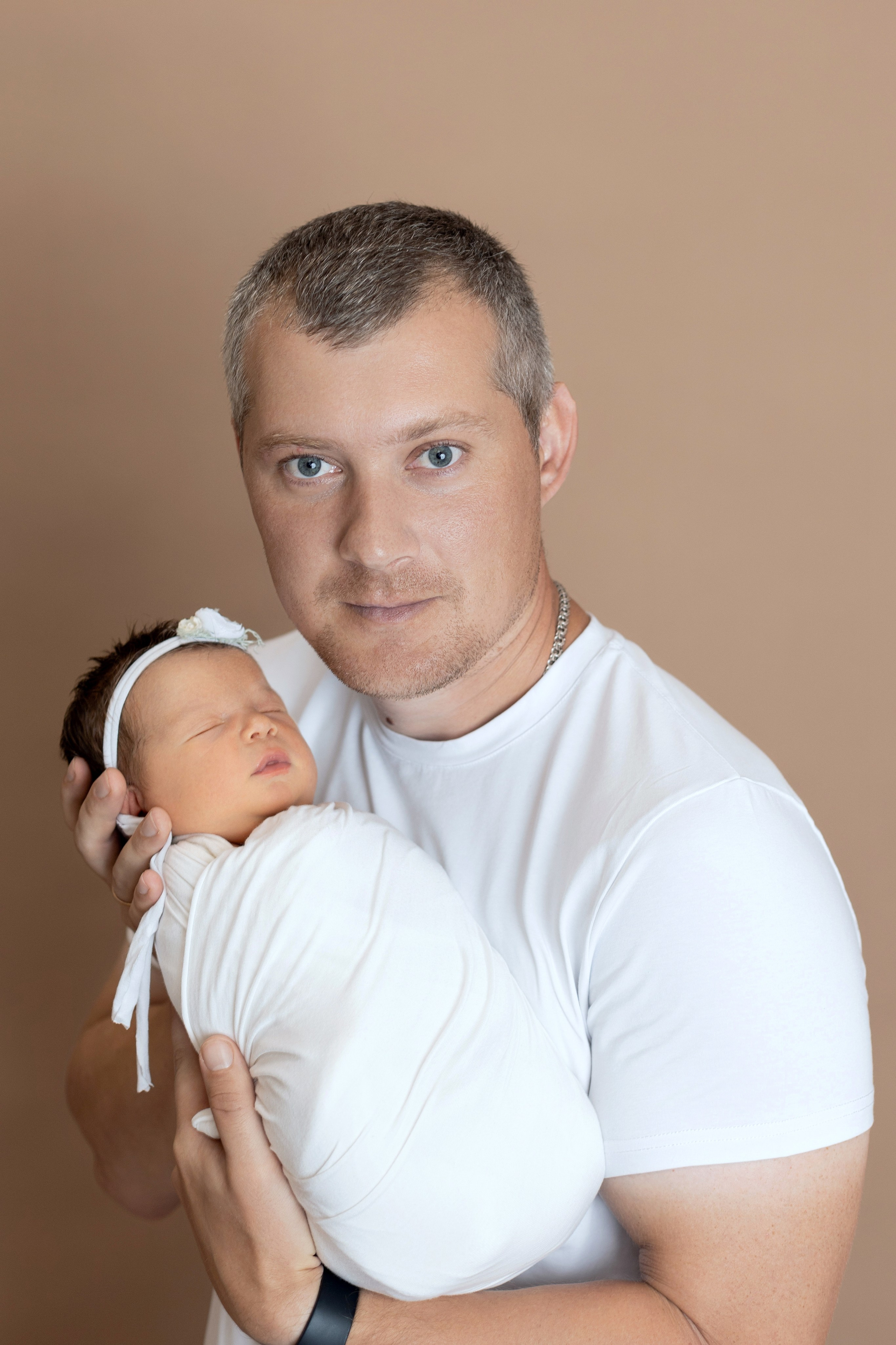 Фото с родителями на однотонных фонах. Фотограф новорожденных. Детский и семейный фотограф Марьяна Юдина