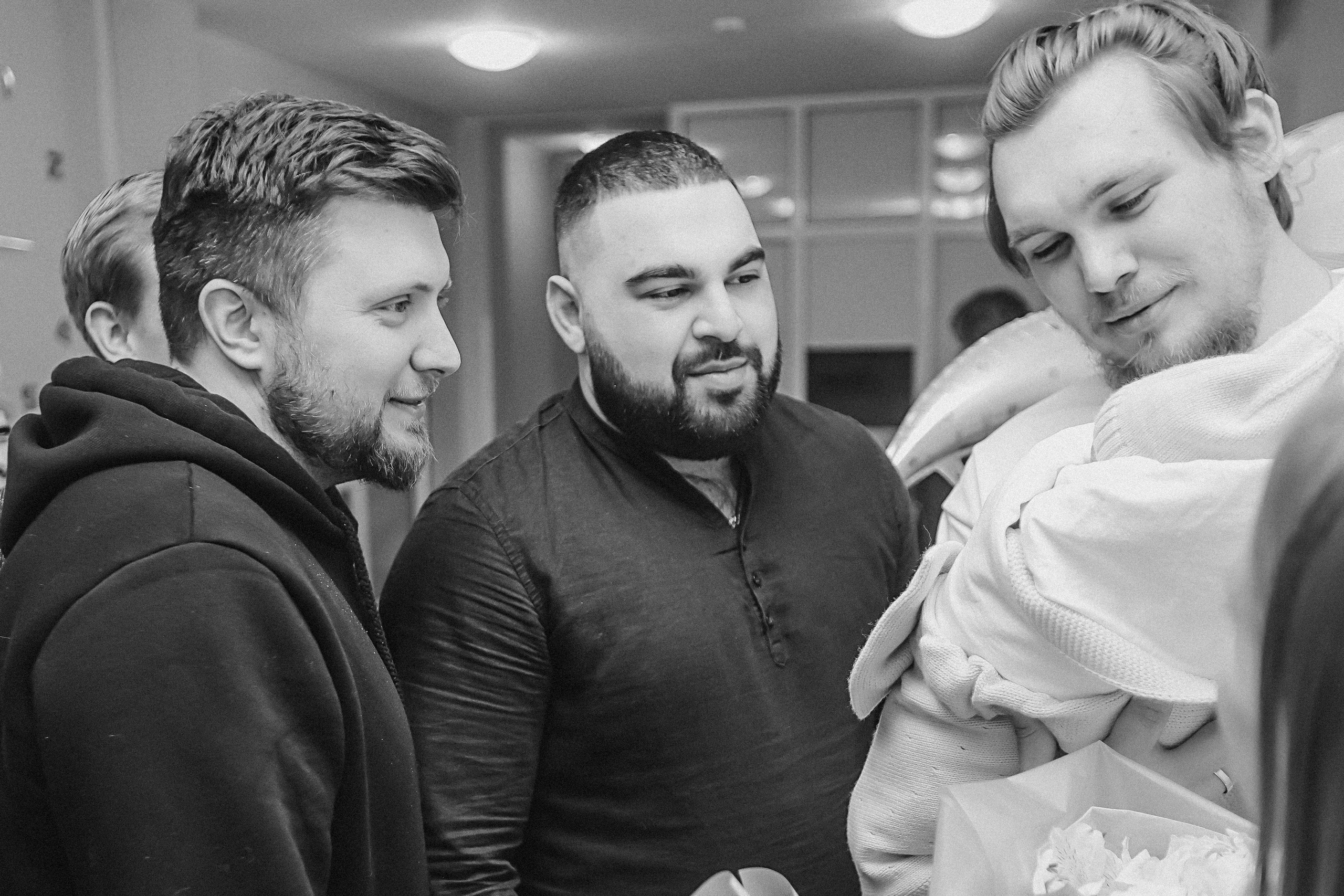 Выписка палата+внизу ПЦЭ. Семейный фотограф Тюмень, фотограф на роды Салмина Мария