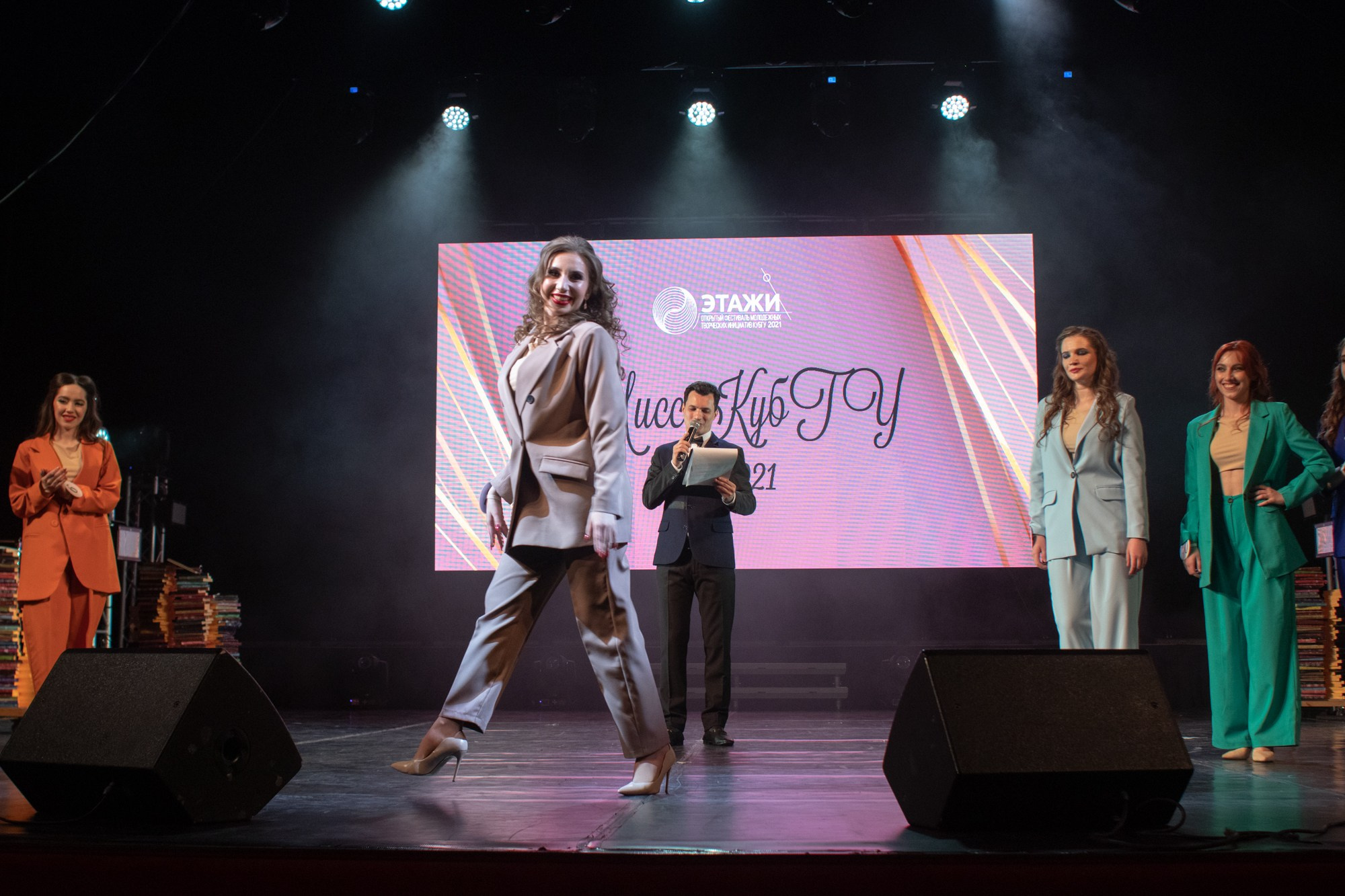 Конкурс красоты Мисс КубГУ 2021. Репортажный, промышленный и маркетплейс-фотограф Дмитрий Чернат