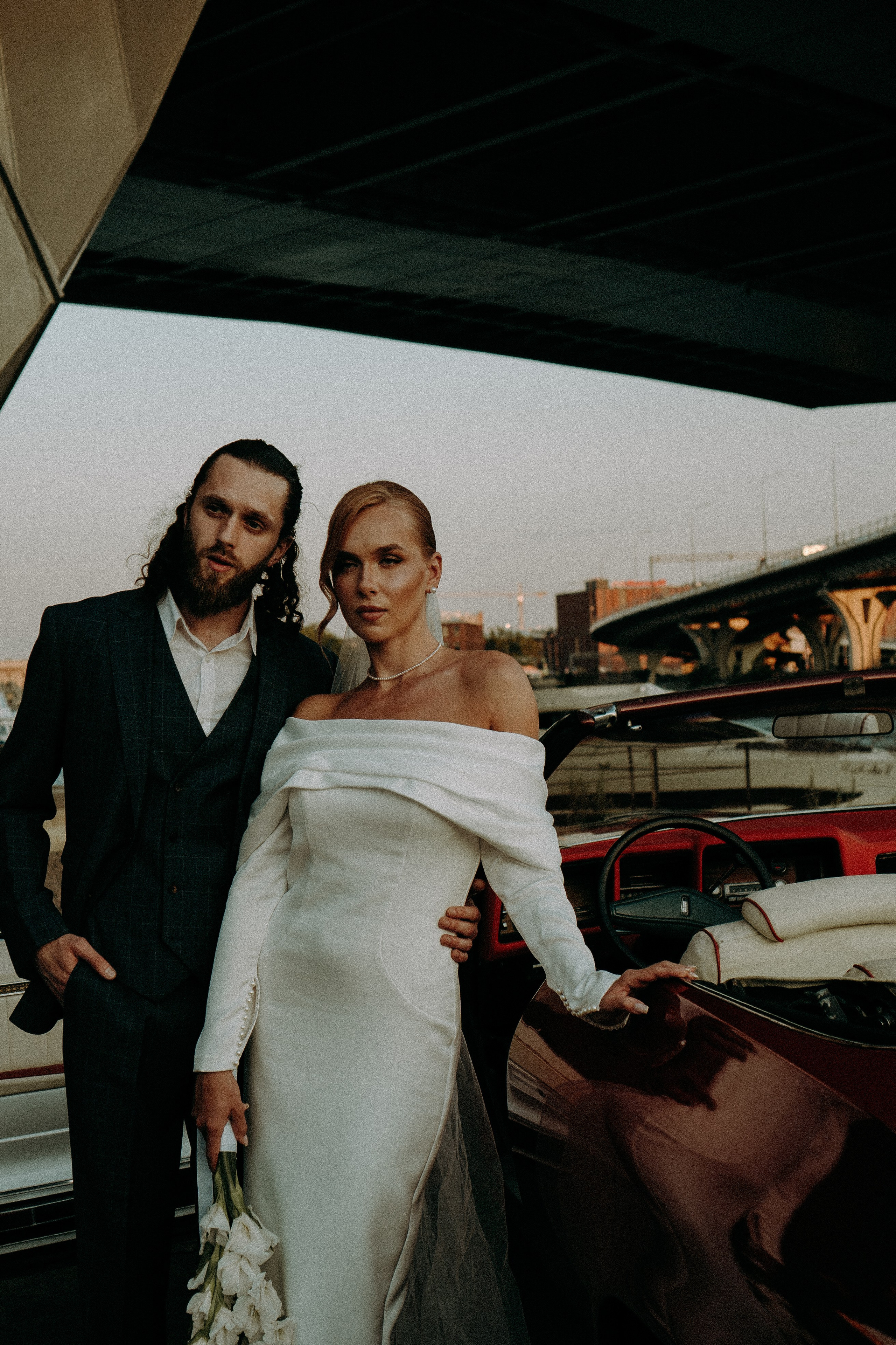 СВАДЕБНАЯ СЬЕМКА ВОЗЛЕ МСОТА БЕТАНКУРА НА КАБРИОЛЕТЕ. Профессиональный фотограф, Санкт-Петербург — Виктория Богомолова