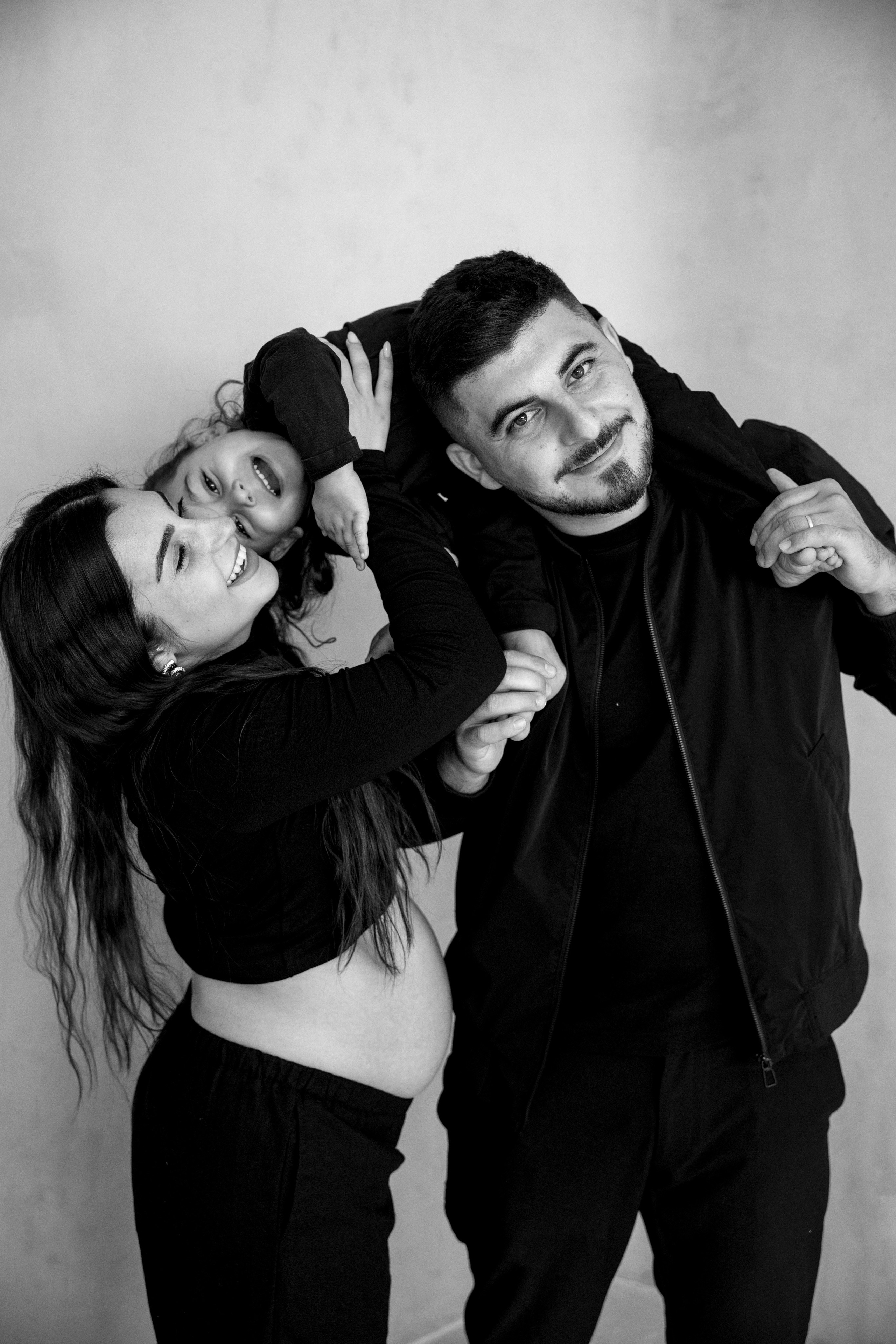 Pregnancy photoshoot inside the Grey Studio. Главная