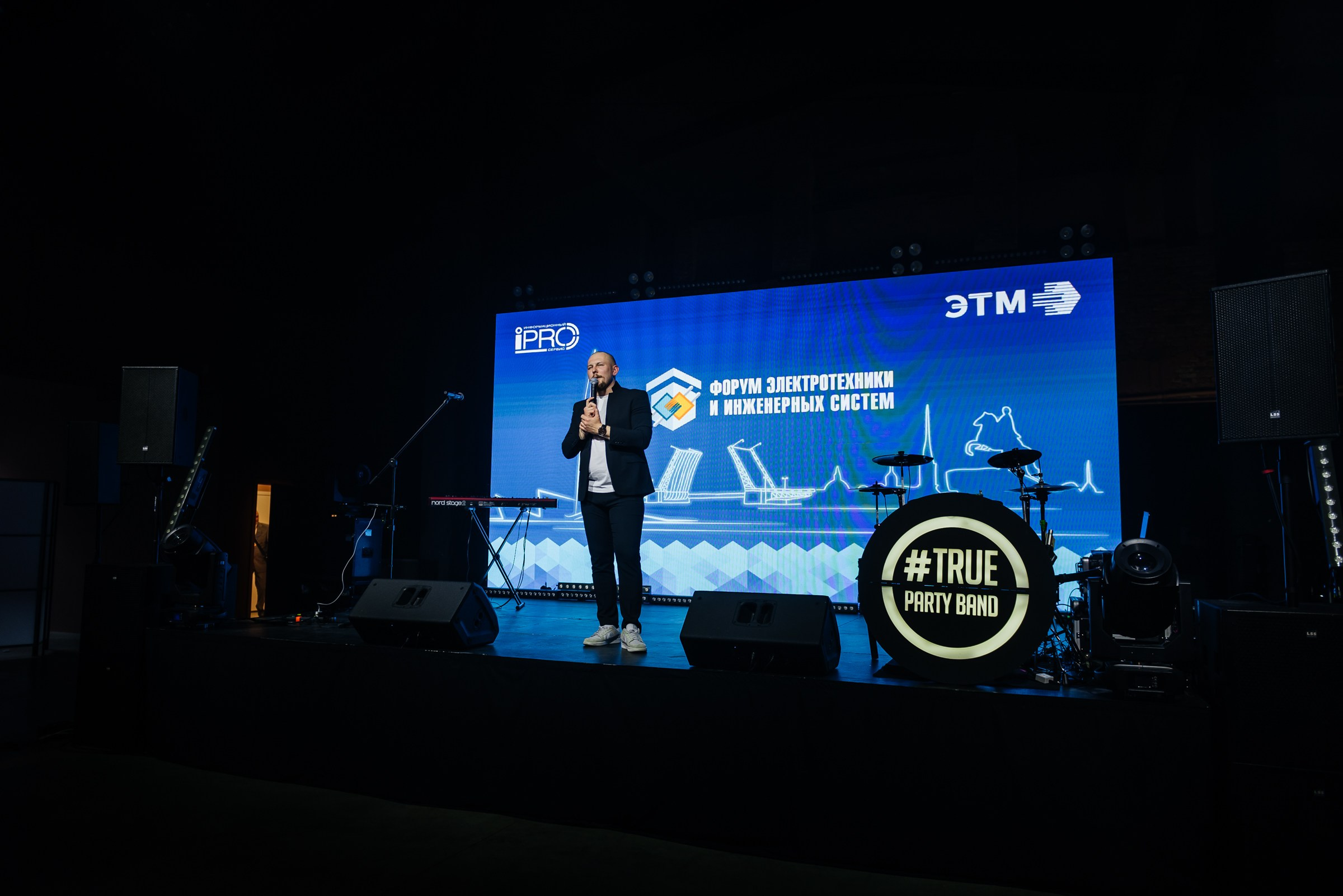 Репортажная фотосъёмка в Брусницын Холле. Свадебный фотограф в Санкт-Петербурге Венера Ахметова