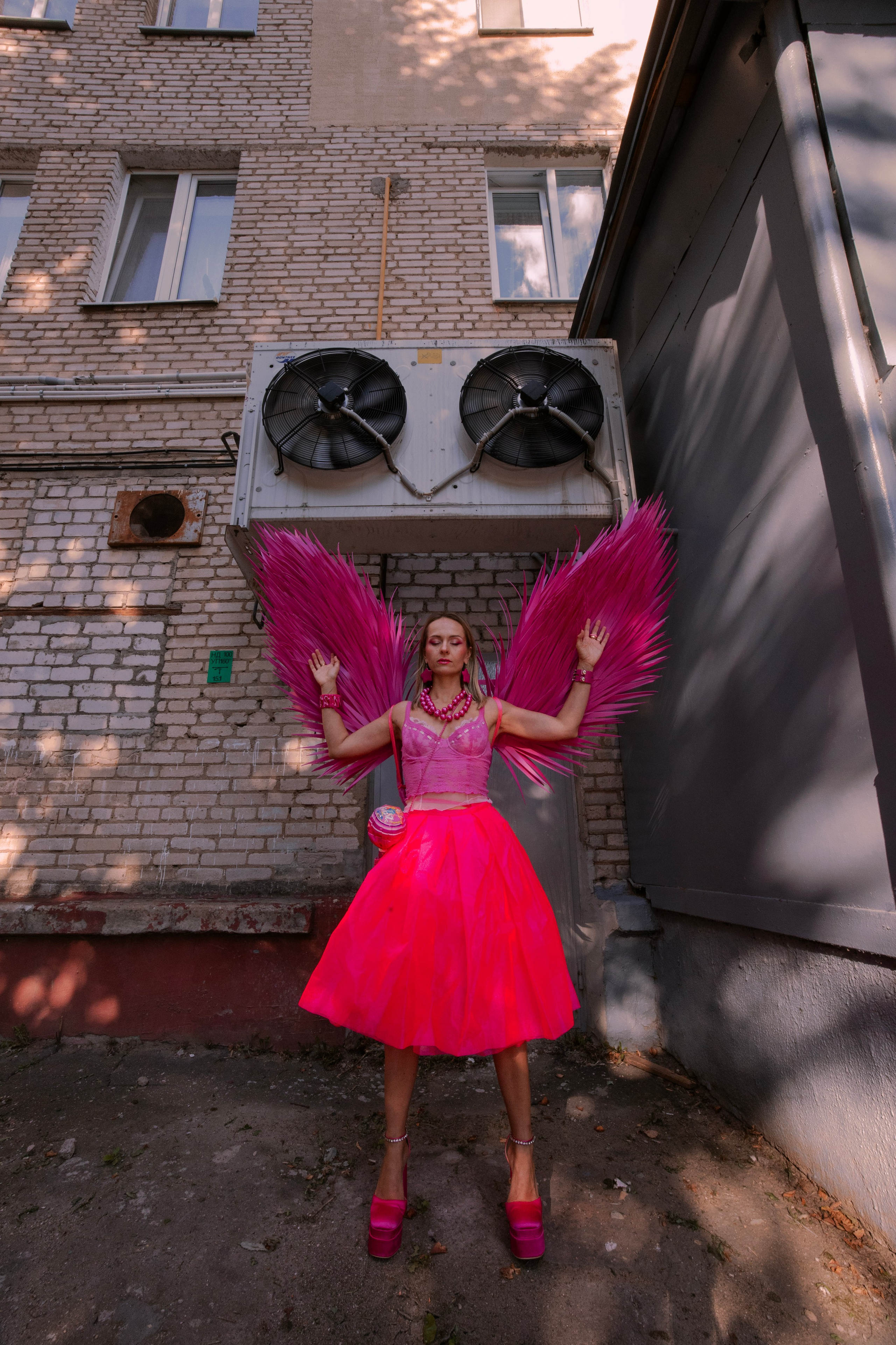 Двор под защитой самого яркого хранителя. Фотохудожница Лина Дрейк