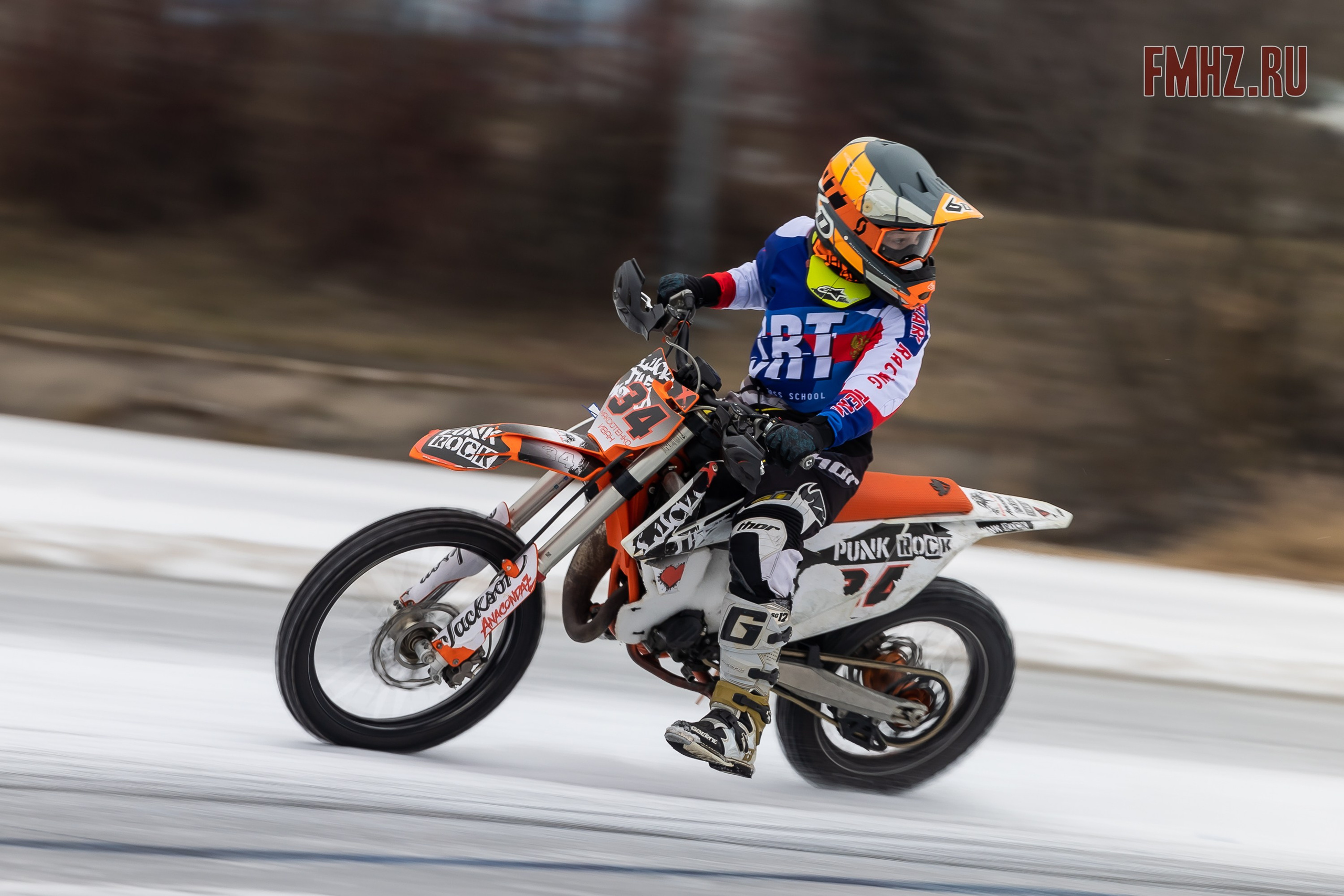 Первый этап Кубка МФР по мотокроссу на льду Большого Крылатского пруда в Москве. 8 февраля 2025 г. Фотограф Владимир Охрименко