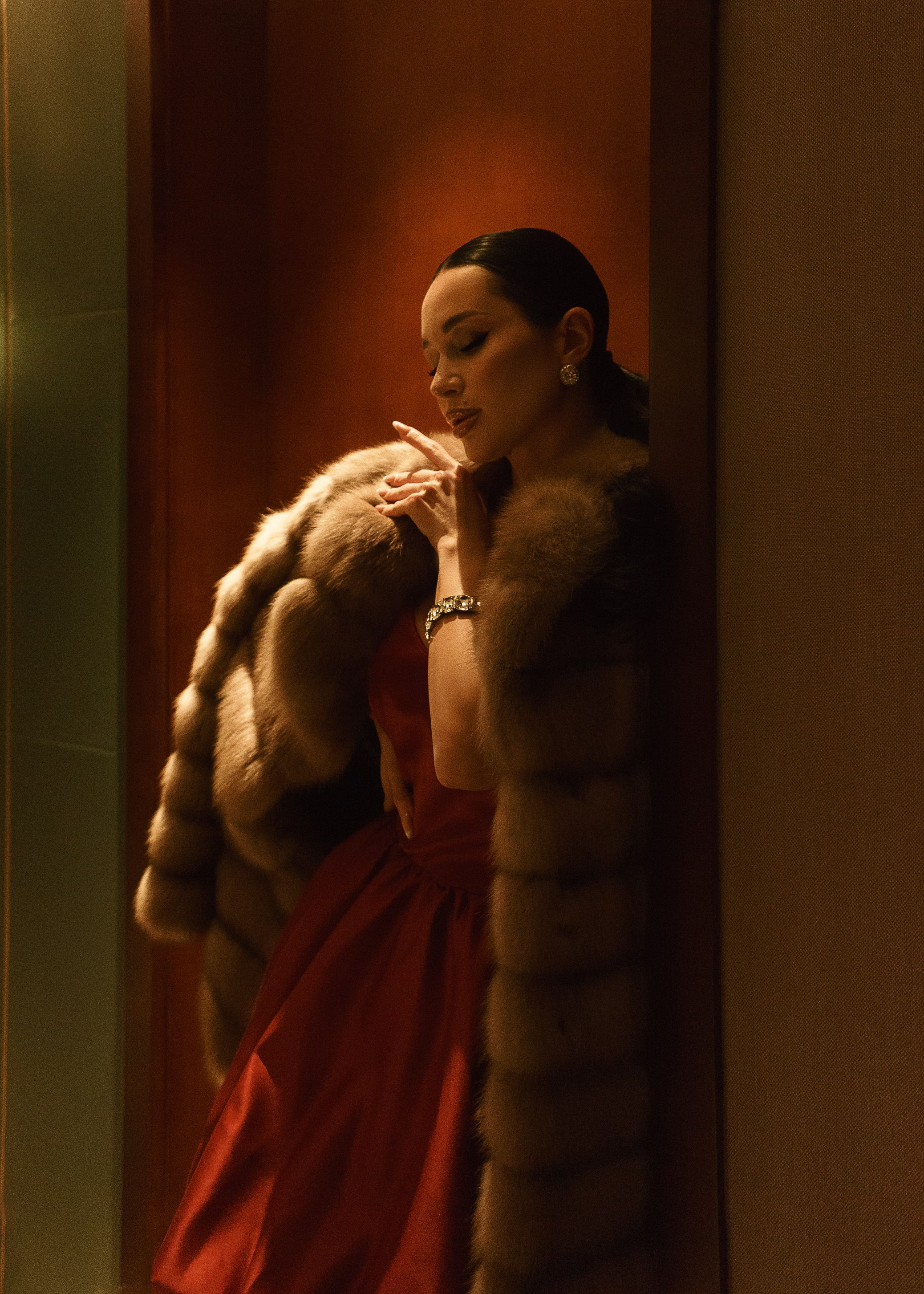 SOLUX. Женский портрет