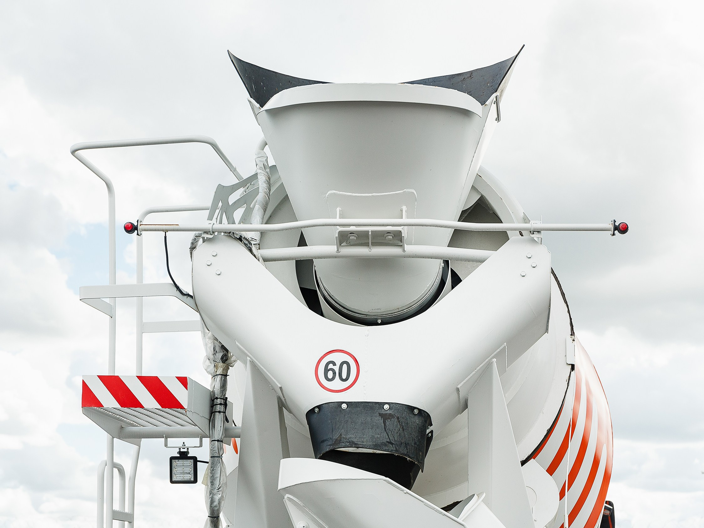 Автомобильный фотограф в СПб. Репортажная фотосъёмка в Санкт-Петербурге. Фотограф на мероприятие: выставки, презентации, автогонки. Фото для сайта, отчётов и публикации в сми. Профессиональный фотограф Сергей Пушкин. Промышленная фотосъёмка. Автопром. Фотосъёмка авто и спецтехники. Профессиональные фото большегрузов.