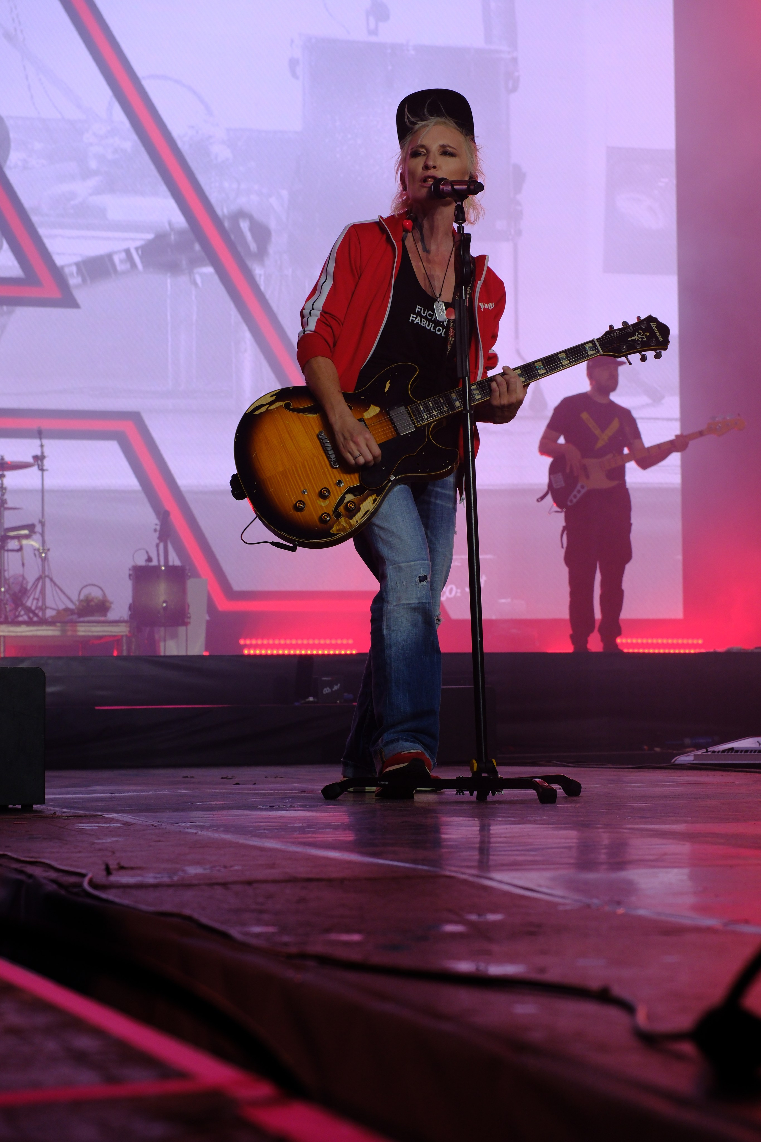 Диана Арбенина (группа «Ночные снайперы») — Москва, МТС Live Лето 2024. RedGeek - блогер и стручњак за образовање и ИТ Кирил Ситнов