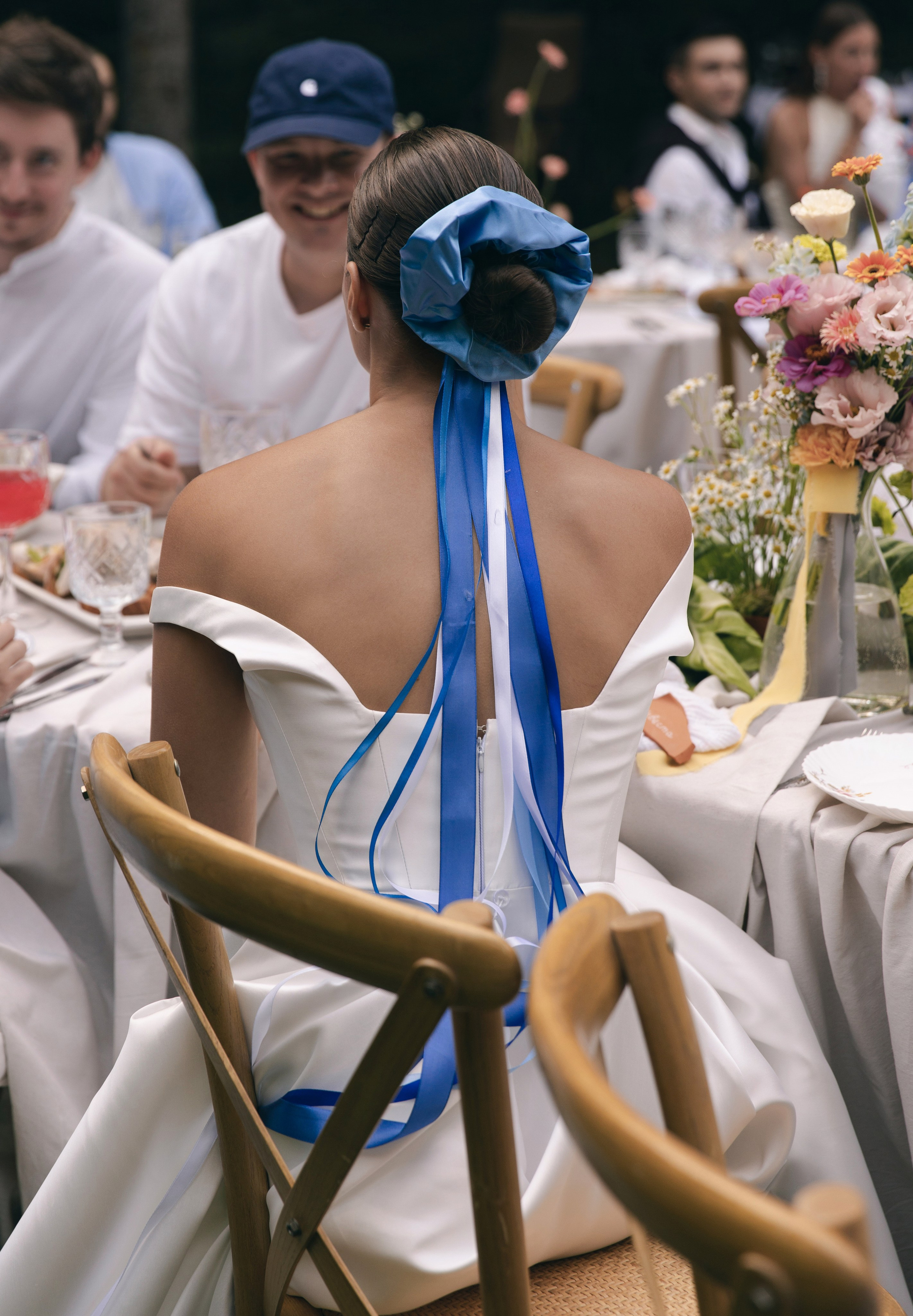 ПАРОЧКА В ЖЕЛТЫХ САПОЖКАХ С РАЙОНА