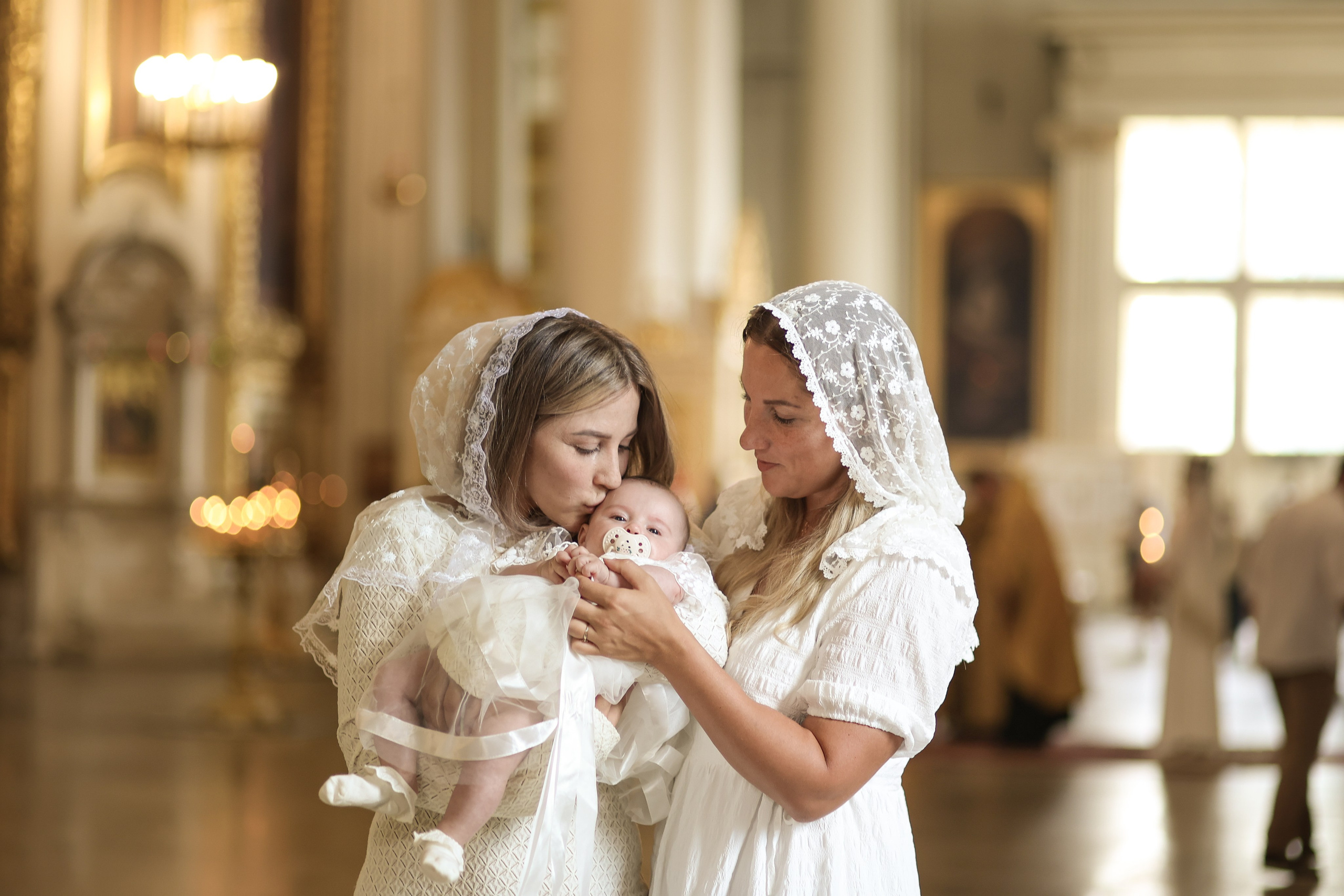 Крещение Софии. Репортажный и портретный фотограф в Санктпетербурге. Видиосъемка мероприятий в Санкт-Петербурге