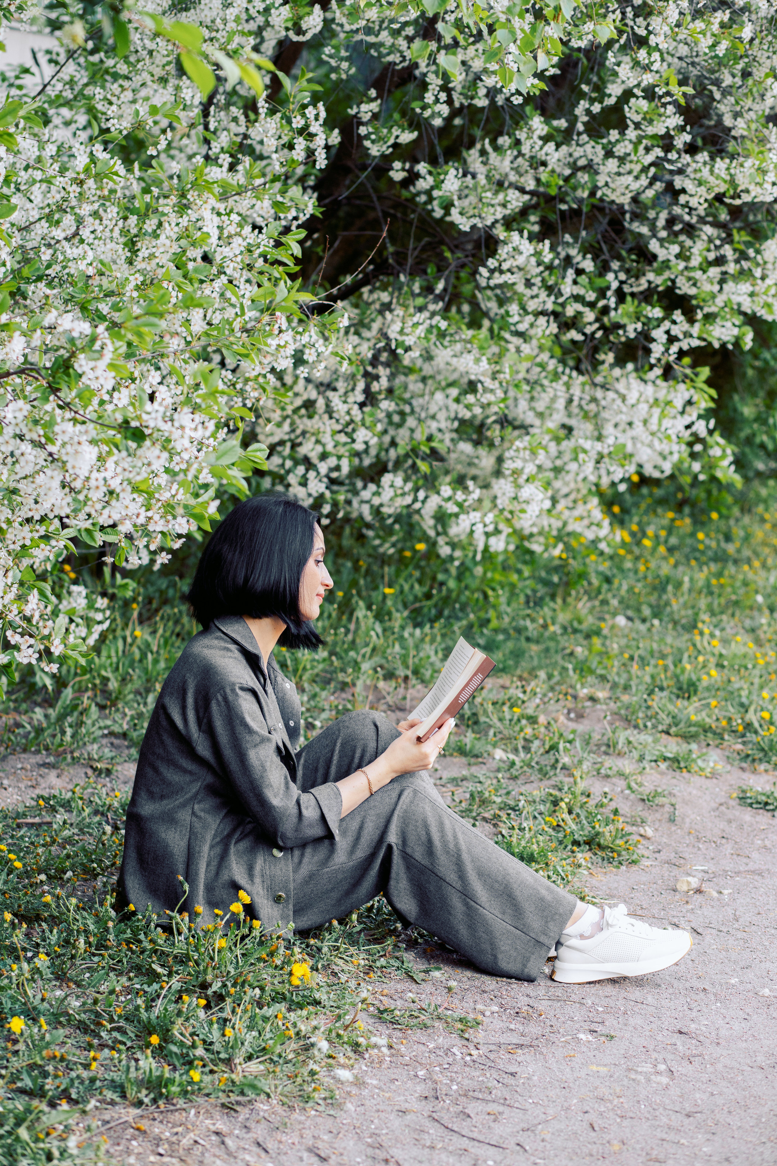 Фотосессия в цветущих сливах и черемухе. Фотограф в Санкт-Петербурге, Анна Скворцова
