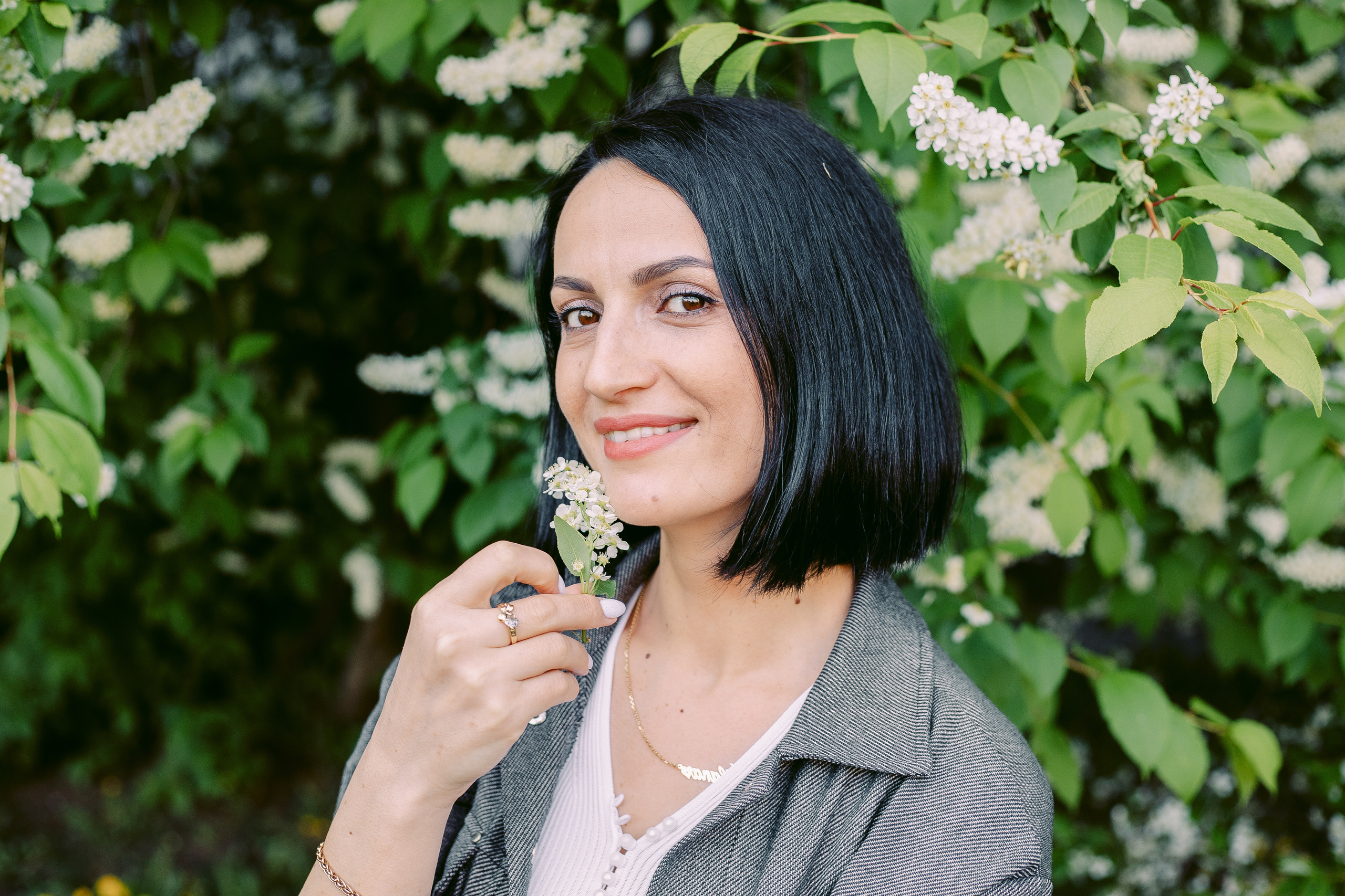 Фотосессия в цветущих сливах и черемухе. Фотограф в Санкт-Петербурге, Анна Скворцова