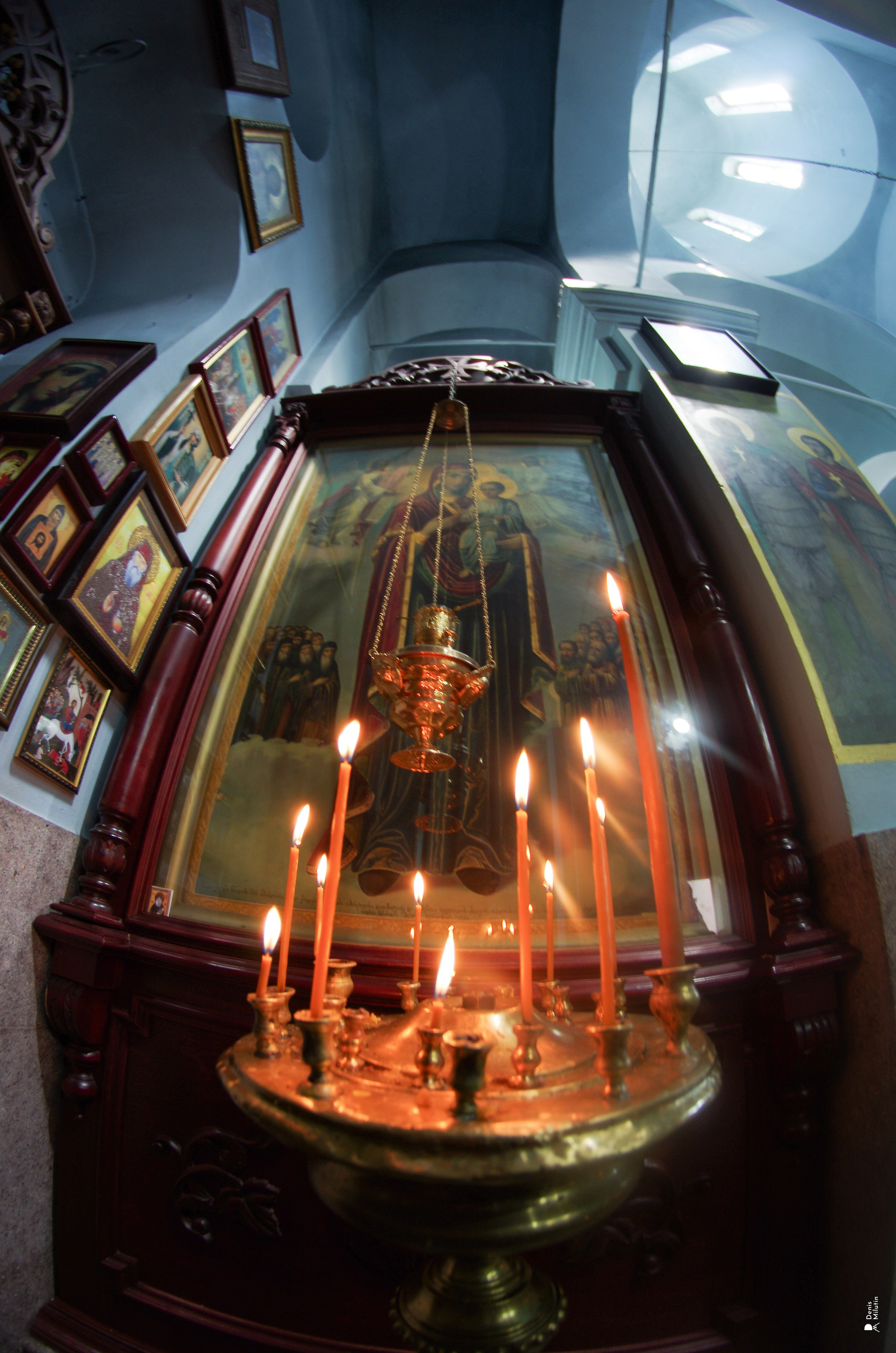 Крещение в церкви Менджи. Портретный фотограф Денис Милютин