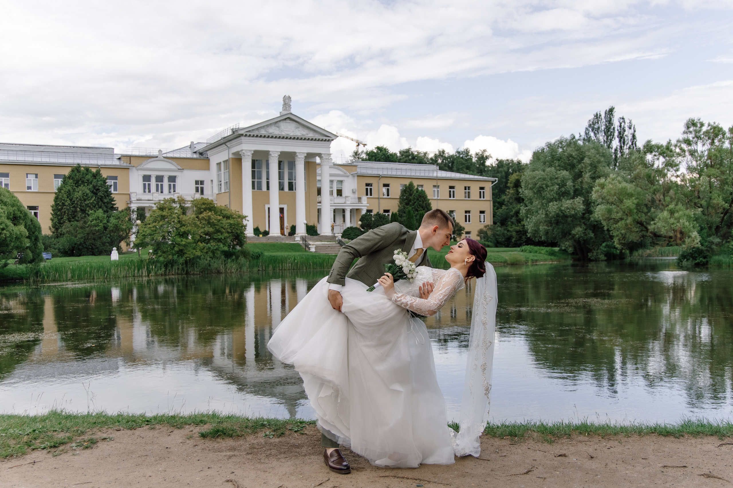 Савеловский ЗАГС и прогулка в Ботаническом саду. Свадебная фотосъёмка в Москве от 15 000₽ — фото и видео в один день