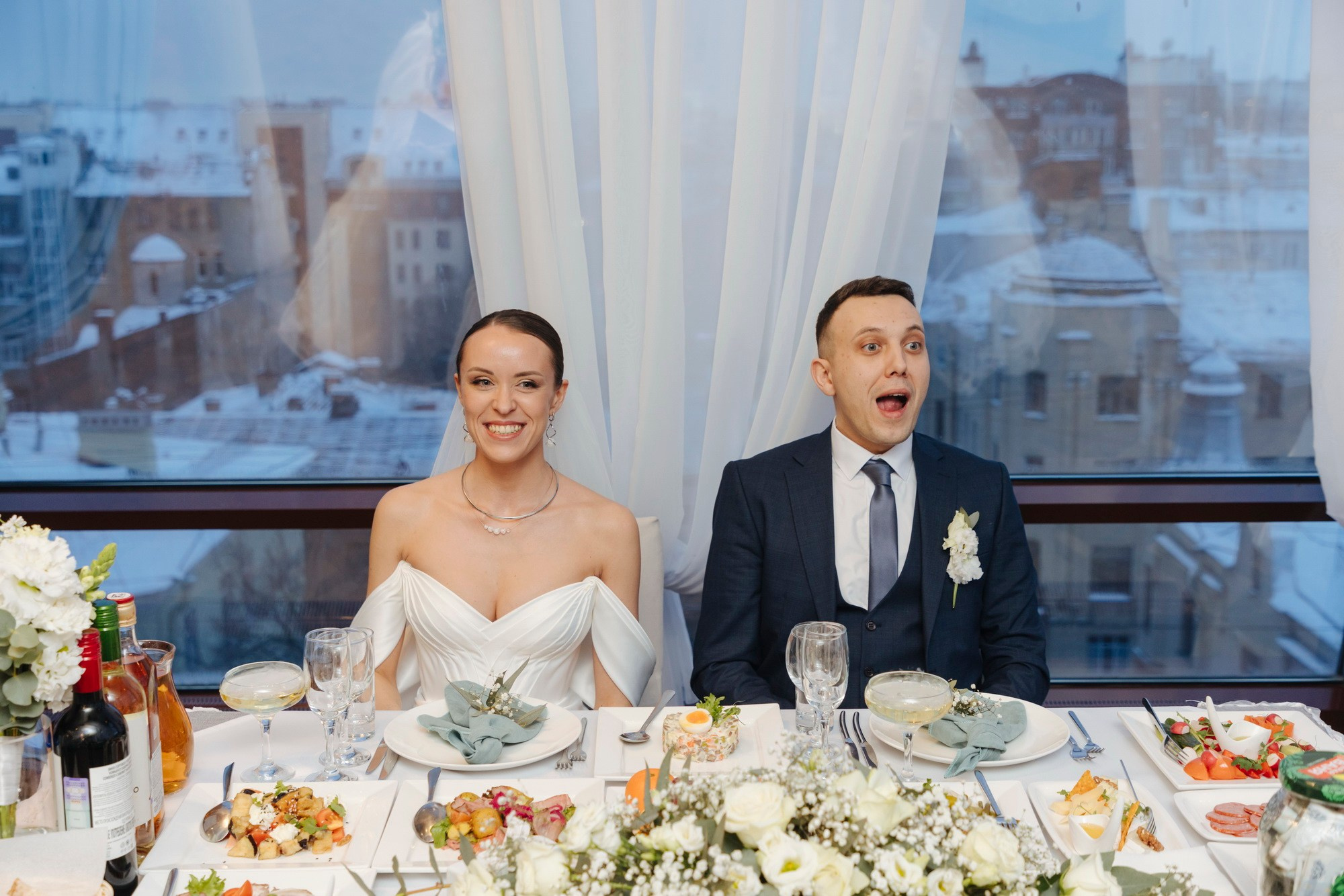 где купить свадебный букет, какой подарок подарить на свадьбу, свадебное платье где купить спб, свадебный салон, актуальные свадебные платья 2025, костюм для жениха, какой ресторан выбрать спб, отель для свадьбы