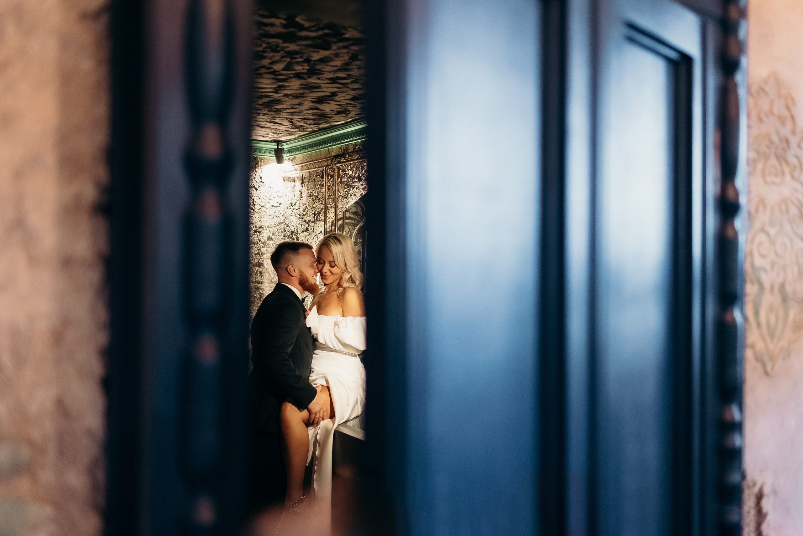 Александр и Елена (сборы, ресторан). Фотограф свадебный семейный в Красноярске Шукшина Наталья