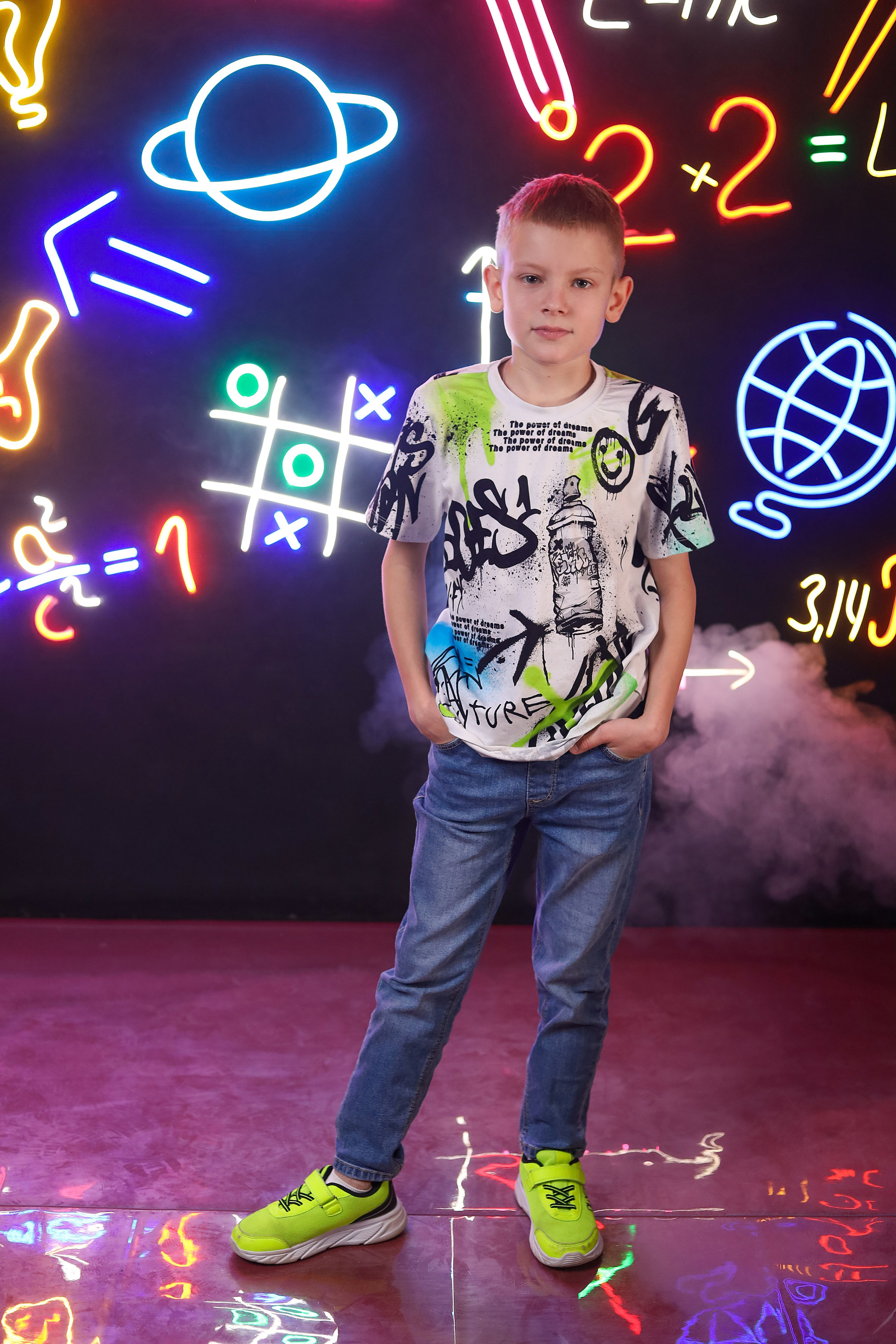 Выпускной альбом "Неон". Выпускные альбомы в Тюмени для школ, садов, вузов спортивных секций