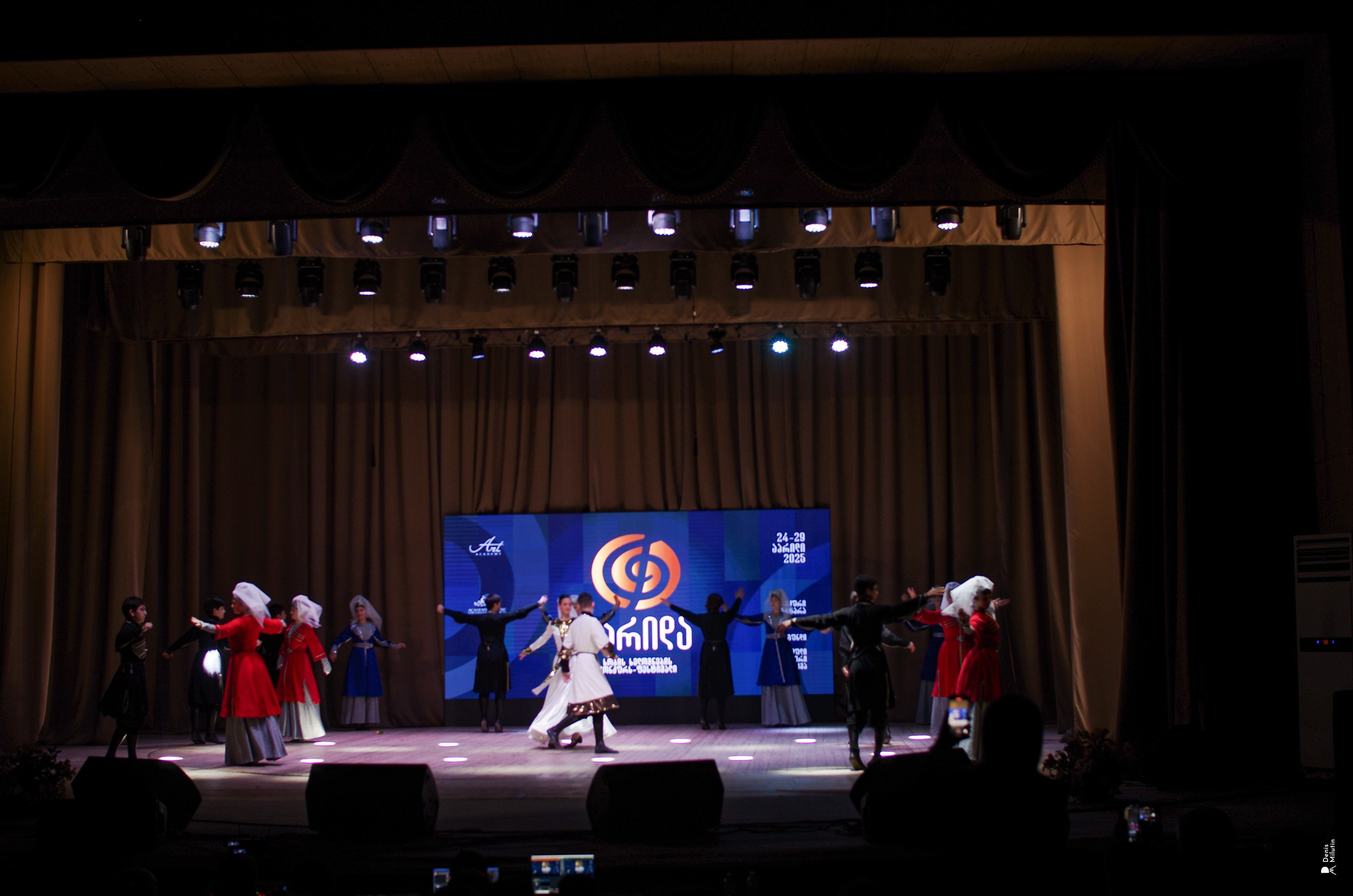 Танцы в Хоби. Портретный фотограф Денис Милютин