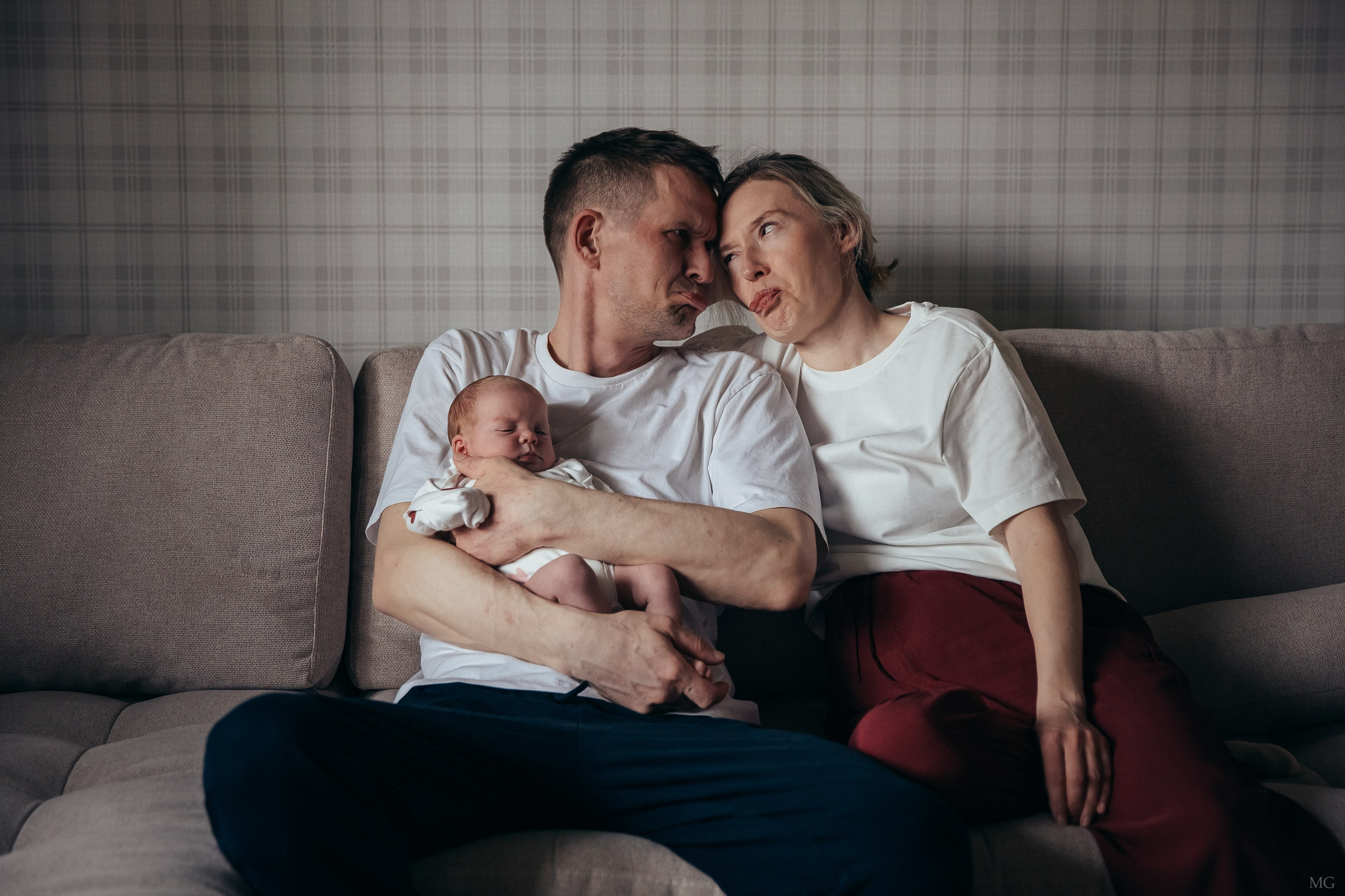 Верочка и родители. Маша Гонтарь Семейный домашний репортажный фотограф в Санкт-Петербурге
