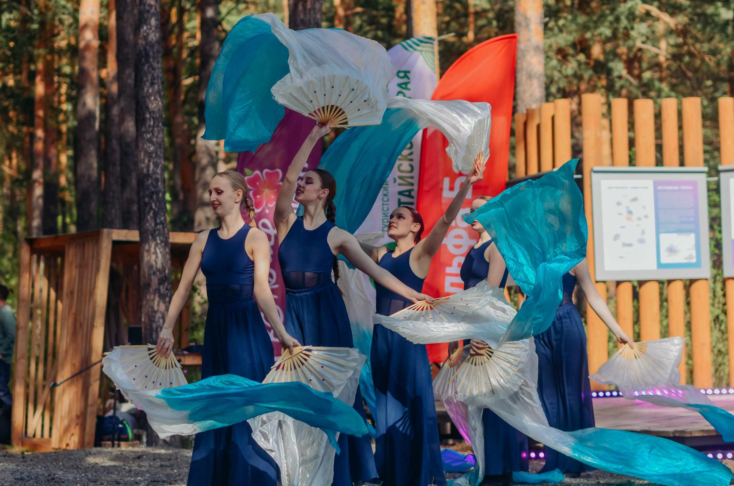 Фестиваль «Цветение Маральника на Алтае 2025». Фоторепортаж. Денисова Аля — фотограф для парных съемок и индивидуальных историй в Барнауле