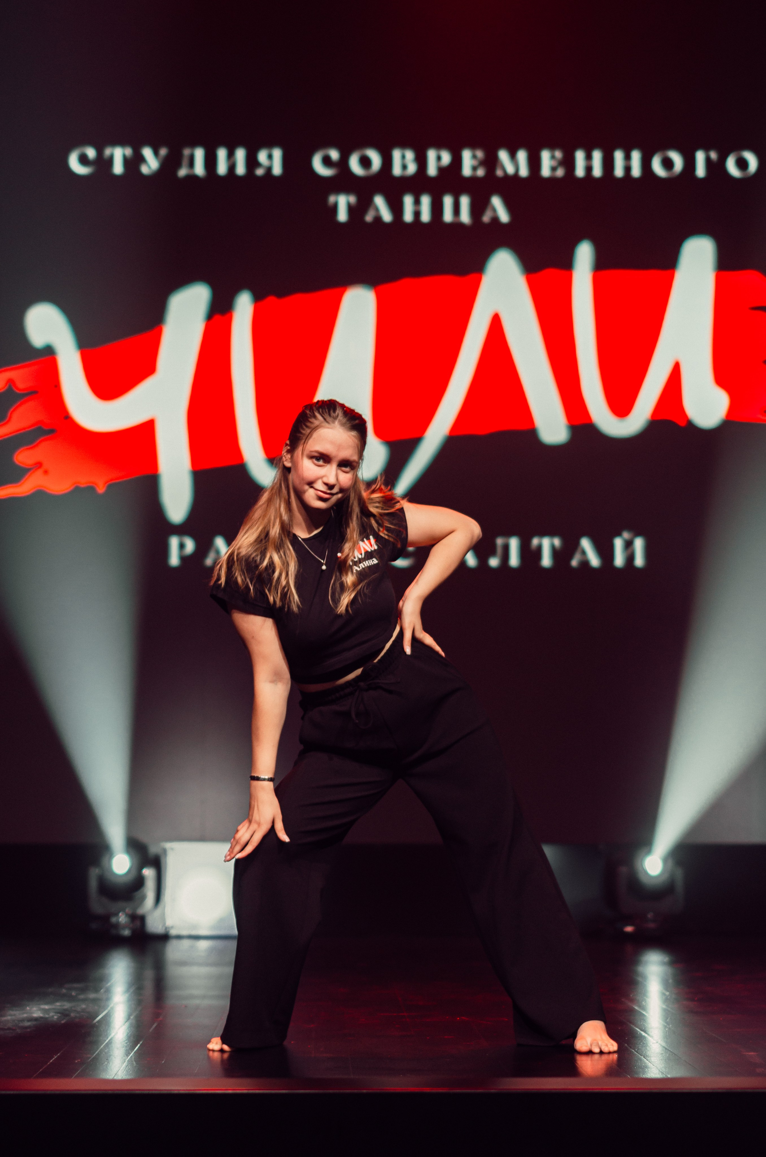 Групповая фотосъемка танцевального коллектива. Денисова Аля — фотограф для парных съемок и индивидуальных историй в Барнауле