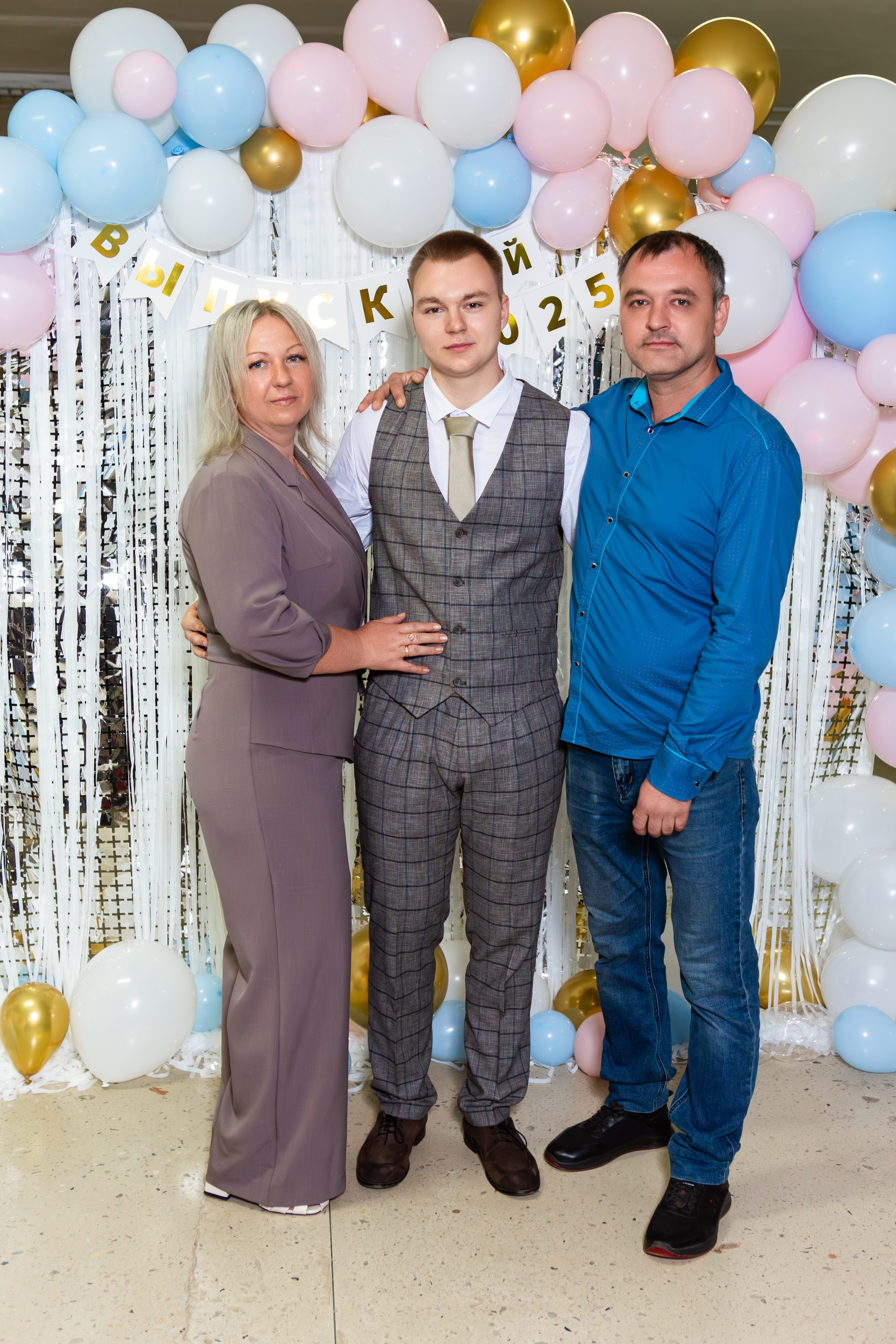 ФОТОСЕССИЯ С РОДИТЕЛЯМИ ВЫПУСКНОЙ 2025 9 ШКОЛА Г.МЦЕНСК. Профессиональный фотограф в Мценске и Орловской области