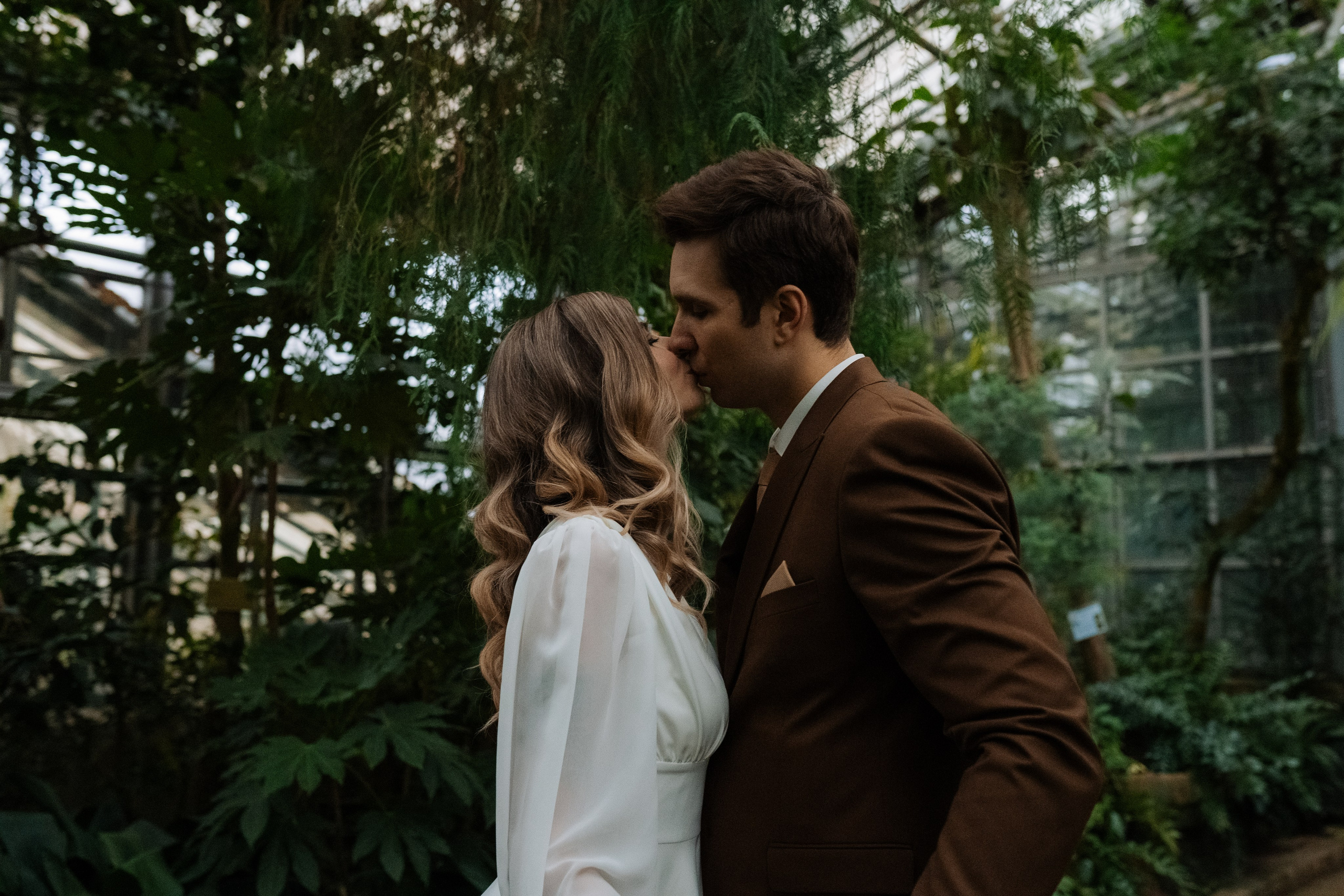 Свадебная фотосессия в оранжерее, Москва. Свадебный фотограф в Москве Анна Полушина